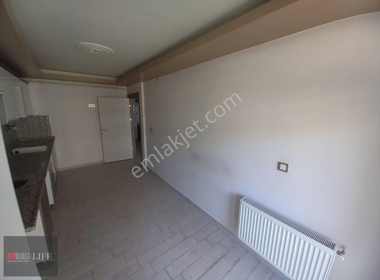 Rwlıfe// Emek Mahallesi Ercanlar Sokakta Kiralık 2+1 Daire - Görsel 2