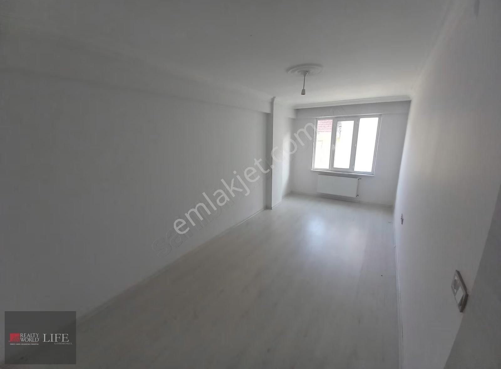 Rwlıfe// Emek Mahallesi Ercanlar Sokakta Kiralık 2+1 Daire - Görsel 13