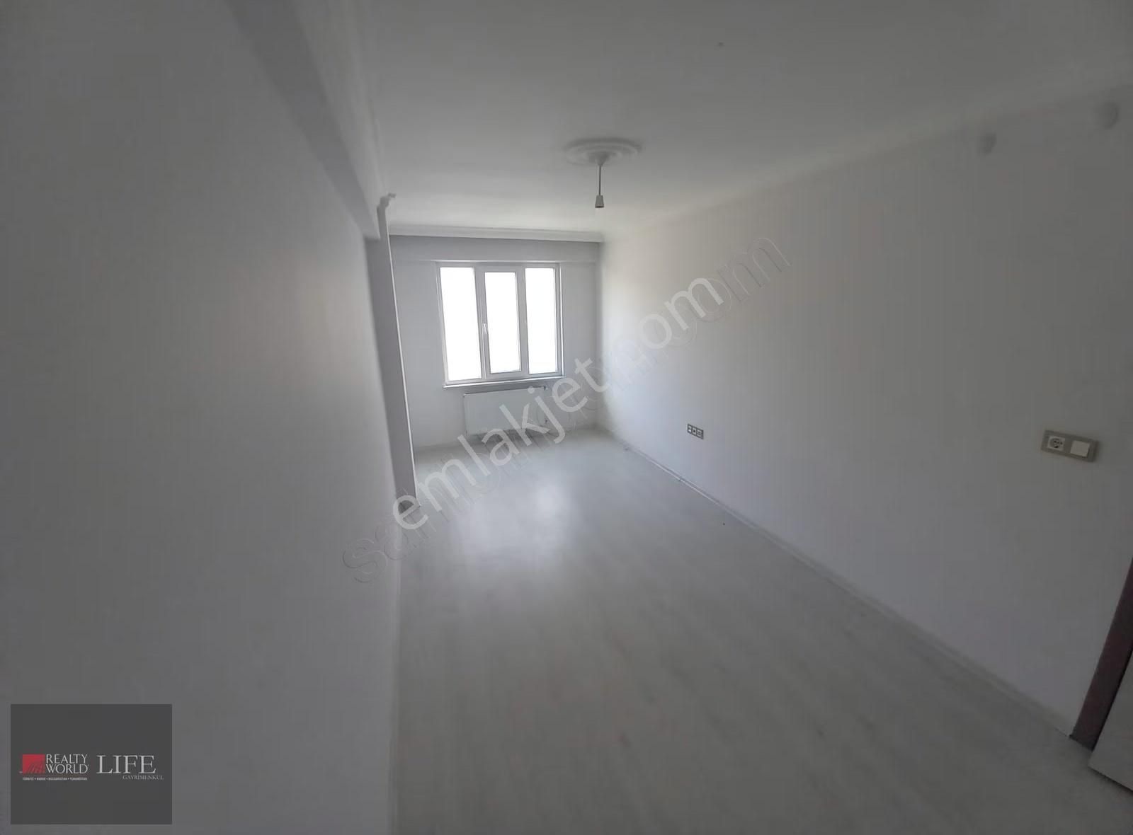 Rwlıfe// Emek Mahallesi Ercanlar Sokakta Kiralık 2+1 Daire - Görsel 7