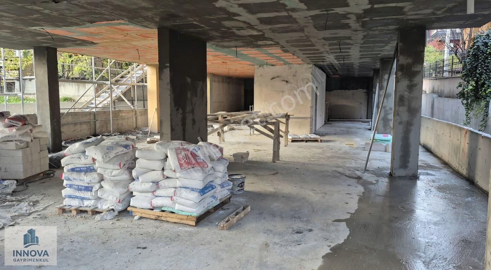 Tatlıkuyu Mahallesi Merkezde Satılık 247 Metrekare Dükkan