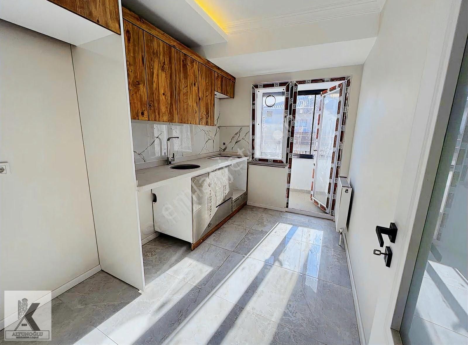 3+1 Cihangir Kaymakamlık Metrobüs Cadde Üzerinde Sıfır Ara Kat