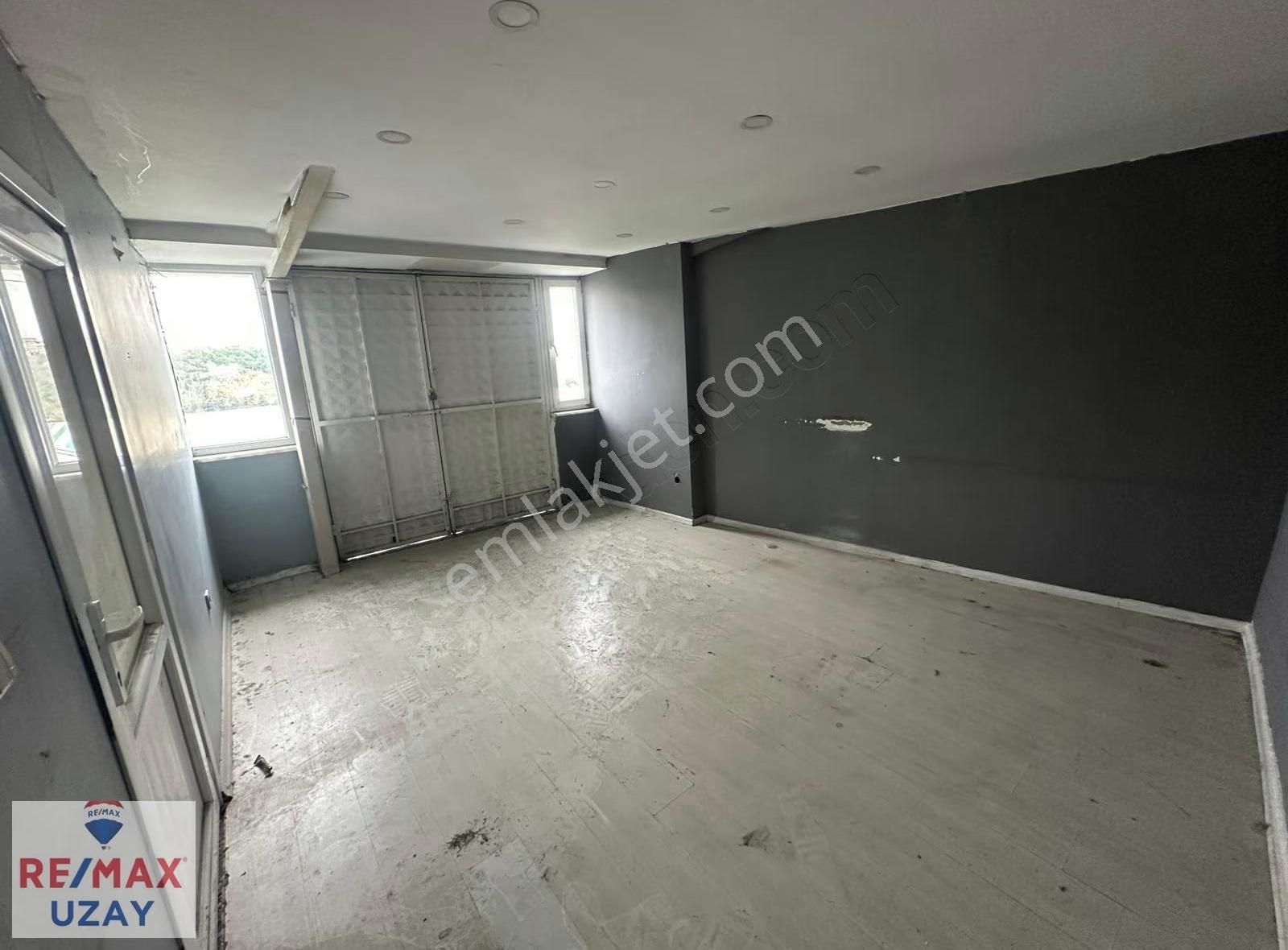 Uğur Mumcuda 700 M² Geniş Kullanım Alanlı, 3 Bölümlü İş Yeri - Görsel 12