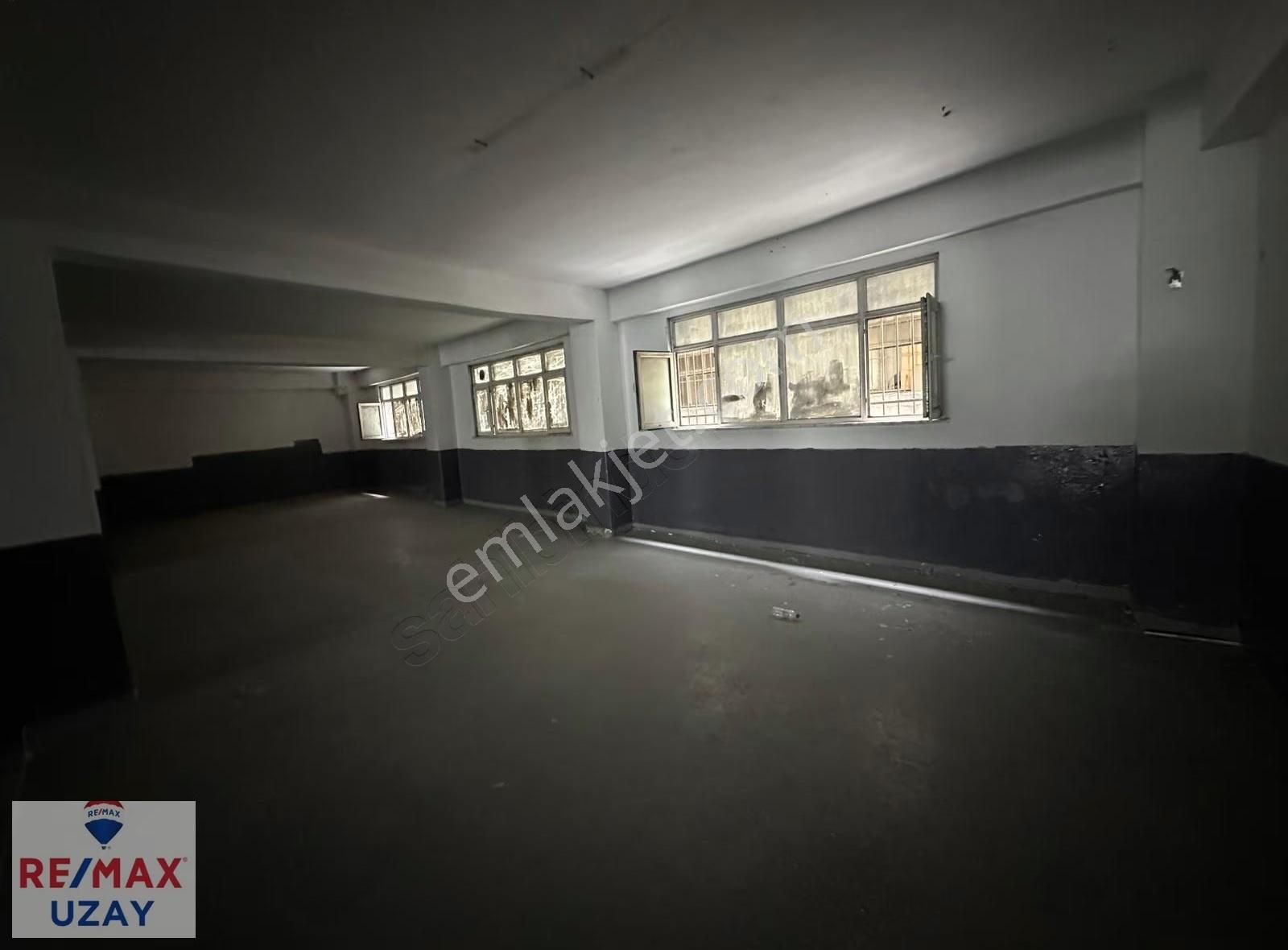 Uğur Mumcuda 700 M² Geniş Kullanım Alanlı, 3 Bölümlü İş Yeri - Görsel 11