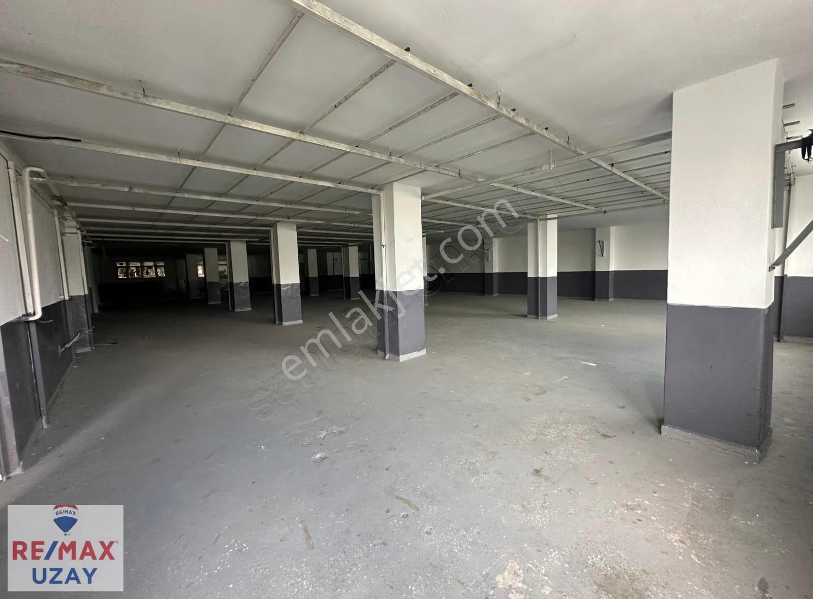 Uğur Mumcuda 700 M² Geniş Kullanım Alanlı, 3 Bölümlü İş Yeri