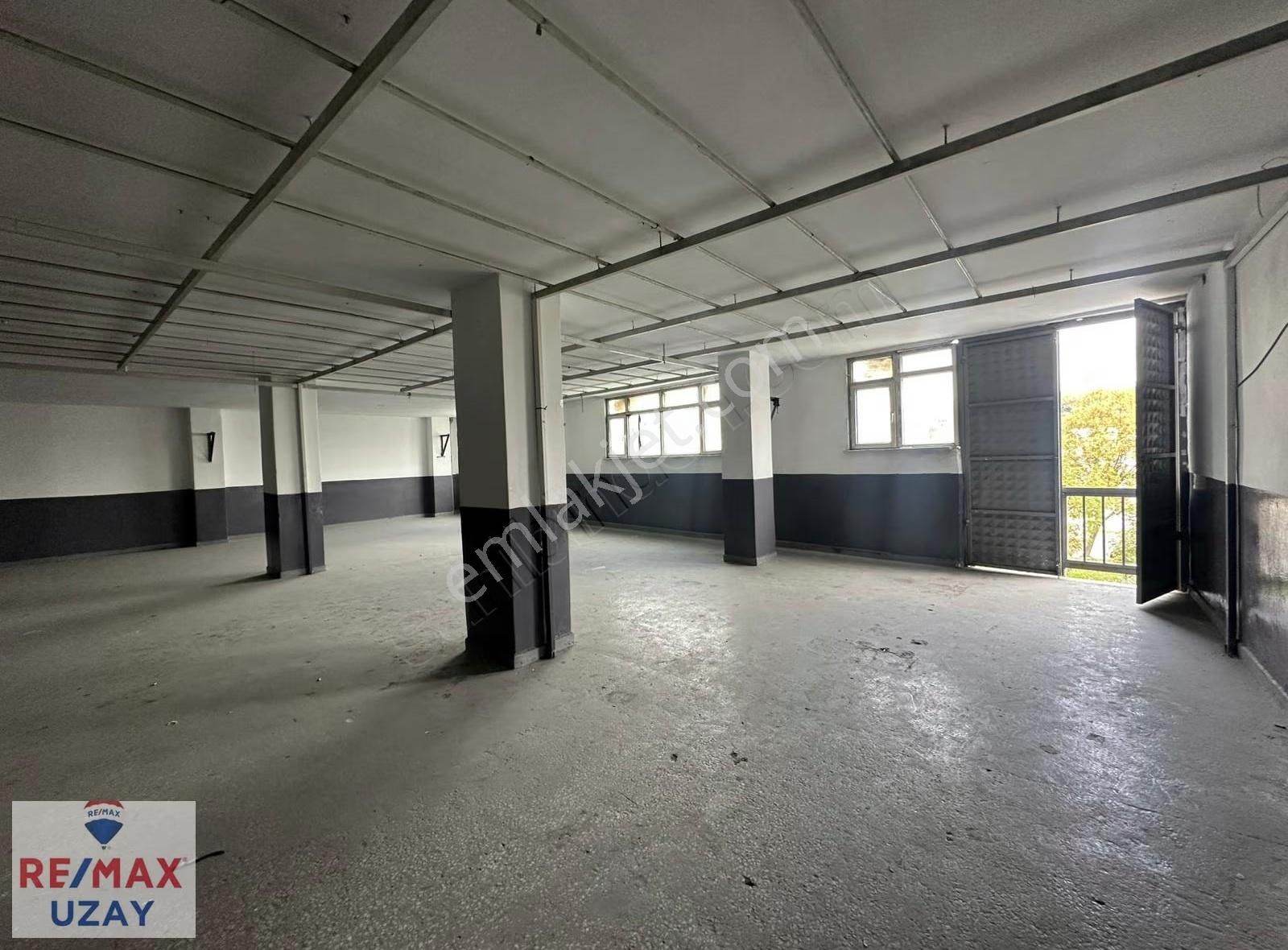 Uğur Mumcuda 700 M² Geniş Kullanım Alanlı, 3 Bölümlü İş Yeri - Görsel 14