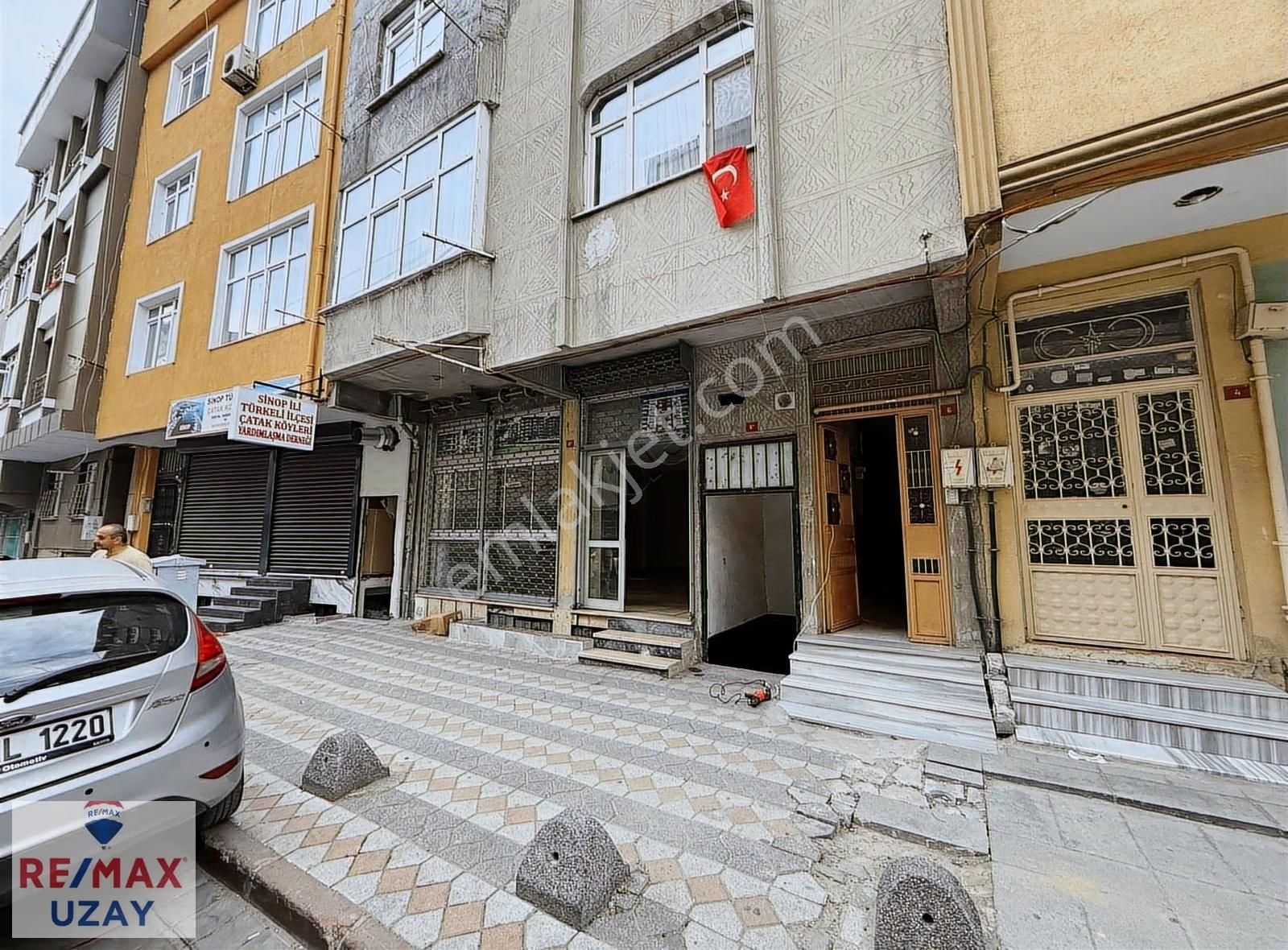 Sultangazı Cebecıde 54 M² Kıralık Dükkan Mutfak & Wc Mevcut