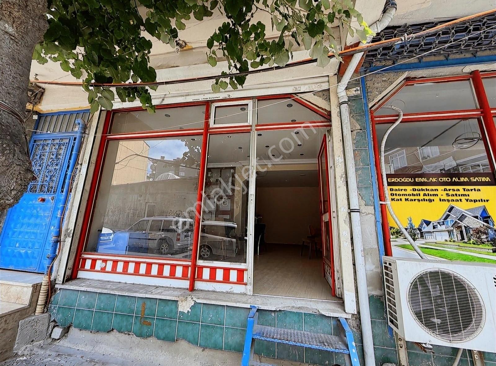 Sultangazi Esentepe Mahallesi'nde Kiralık Dükkan