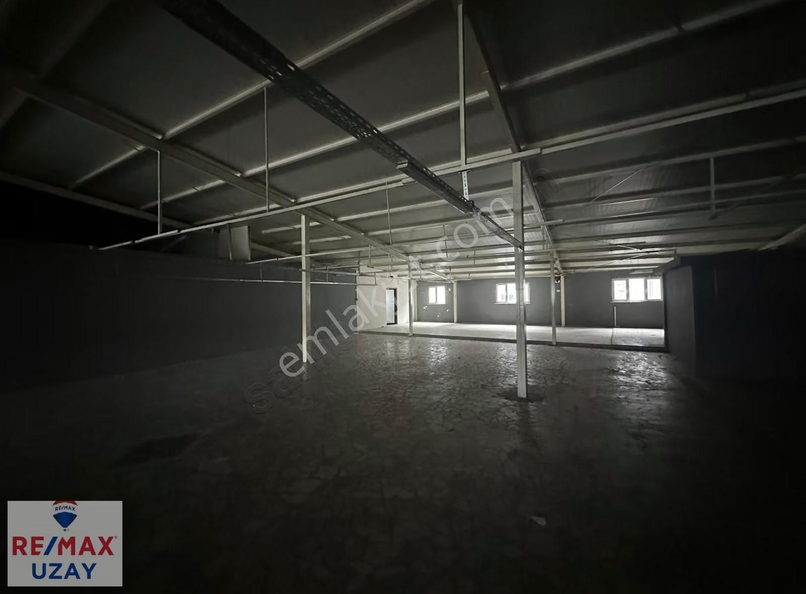 Uğur Mumcuda 650 M² Geniş Kullanım Alanlı, 2 Bölümlü İş Yeri - Görsel 6