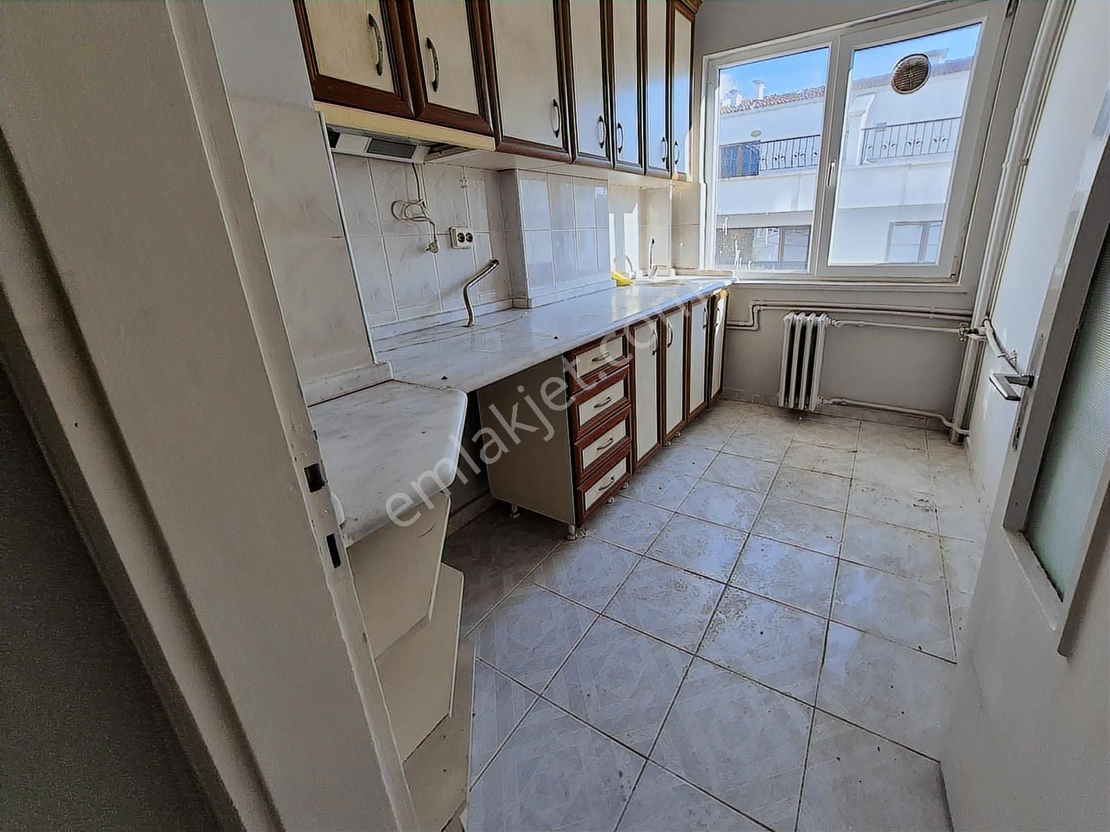 Arel'den Bahçelievler 75 Sk.1 Kat Bakımlı Montalamalı Bina 3+1 - Görsel 16