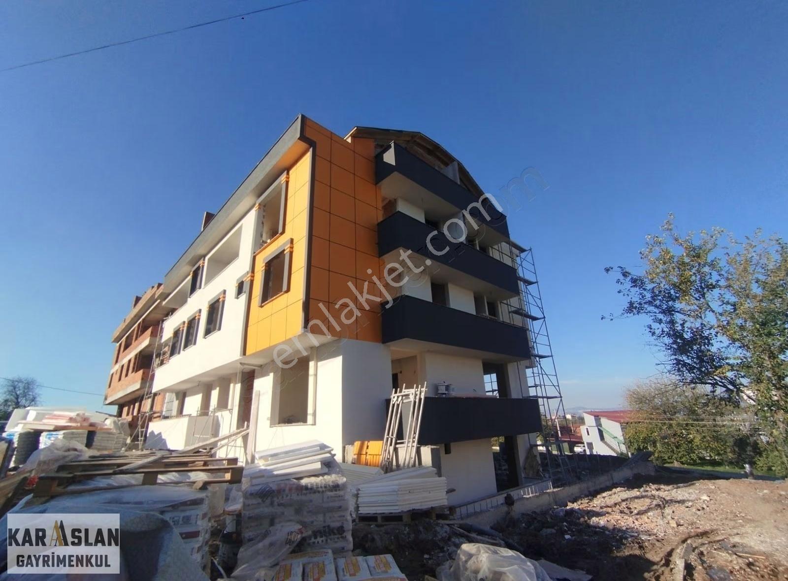 Başiskele Yuvacıkta Havuzlu Satılık 2+1 Arakat Daire