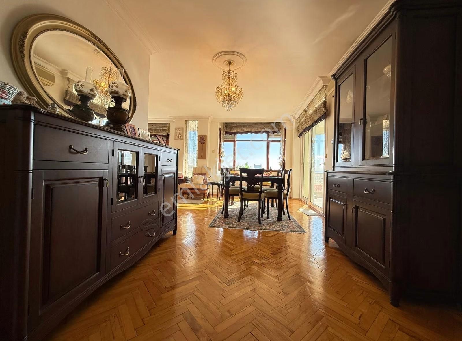 Cumhuriyet Meydanı'nda Deniz Manzaralı Eşyalı 3+1 Kiralık Daire - Görsel 25