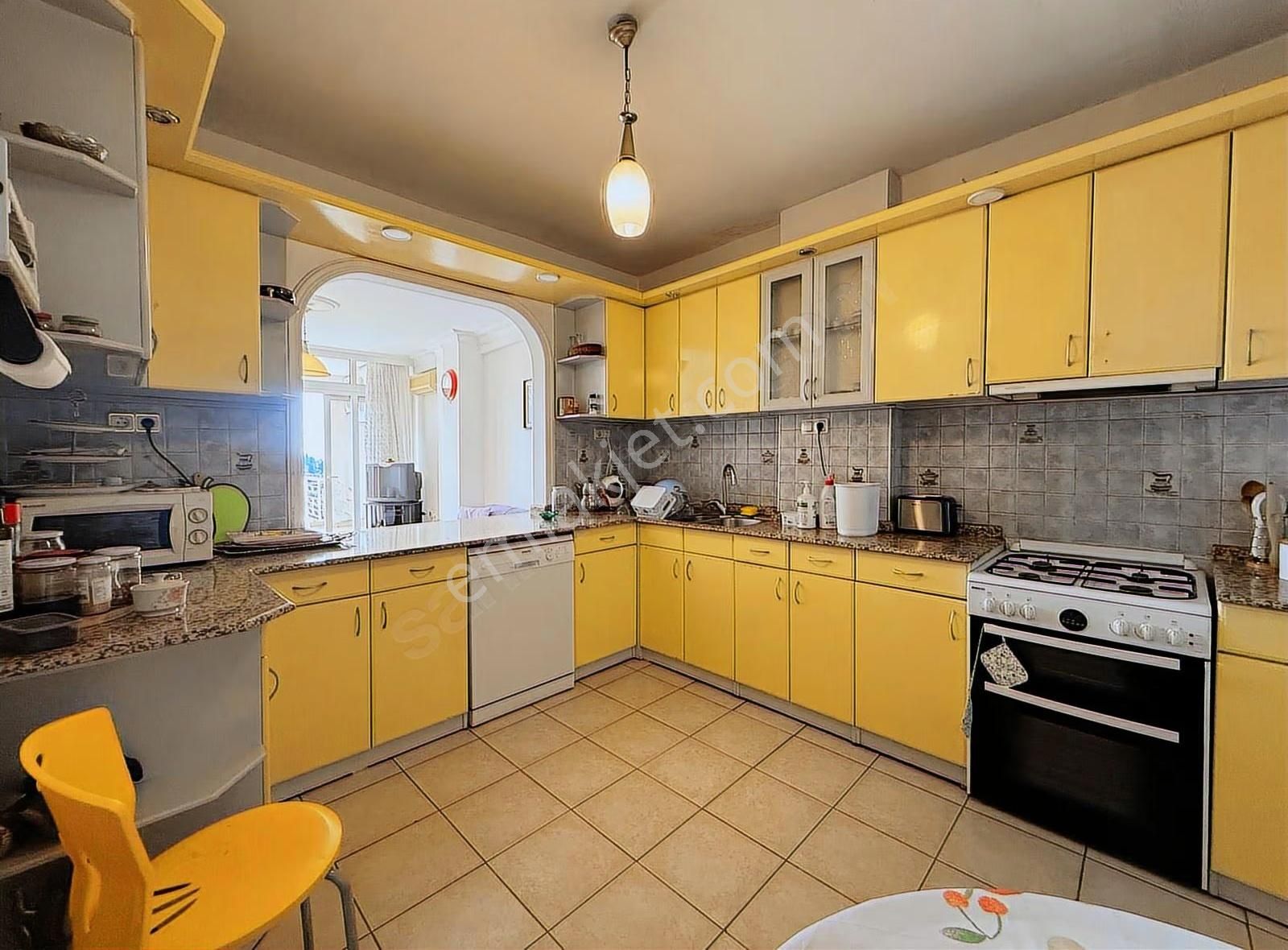 Cumhuriyet Meydanı'nda Deniz Manzaralı Eşyalı 3+1 Kiralık Daire - Görsel 19