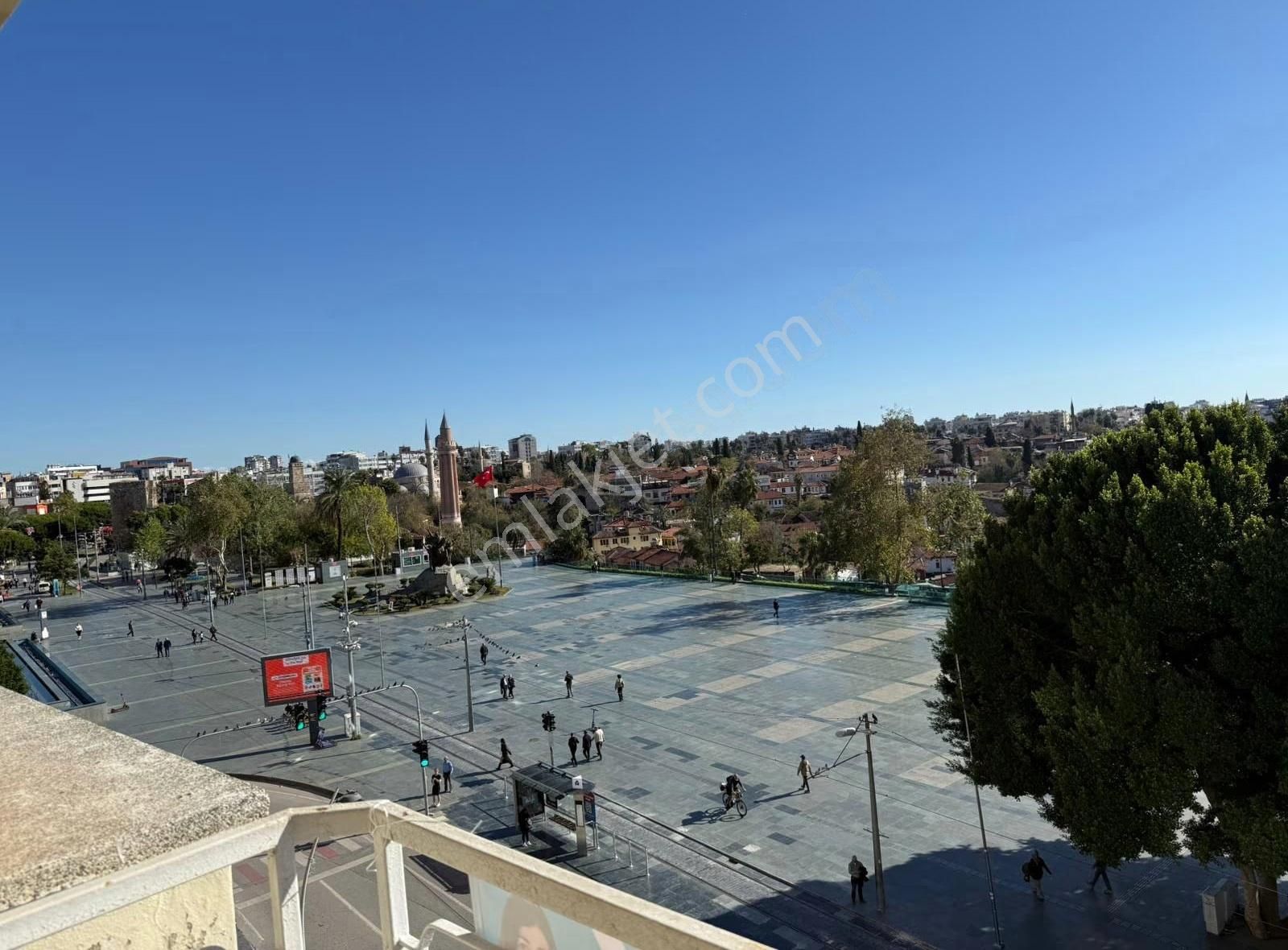 Cumhuriyet Meydanı'nda Deniz Manzaralı Eşyalı 3+1 Kiralık Daire - Görsel 32