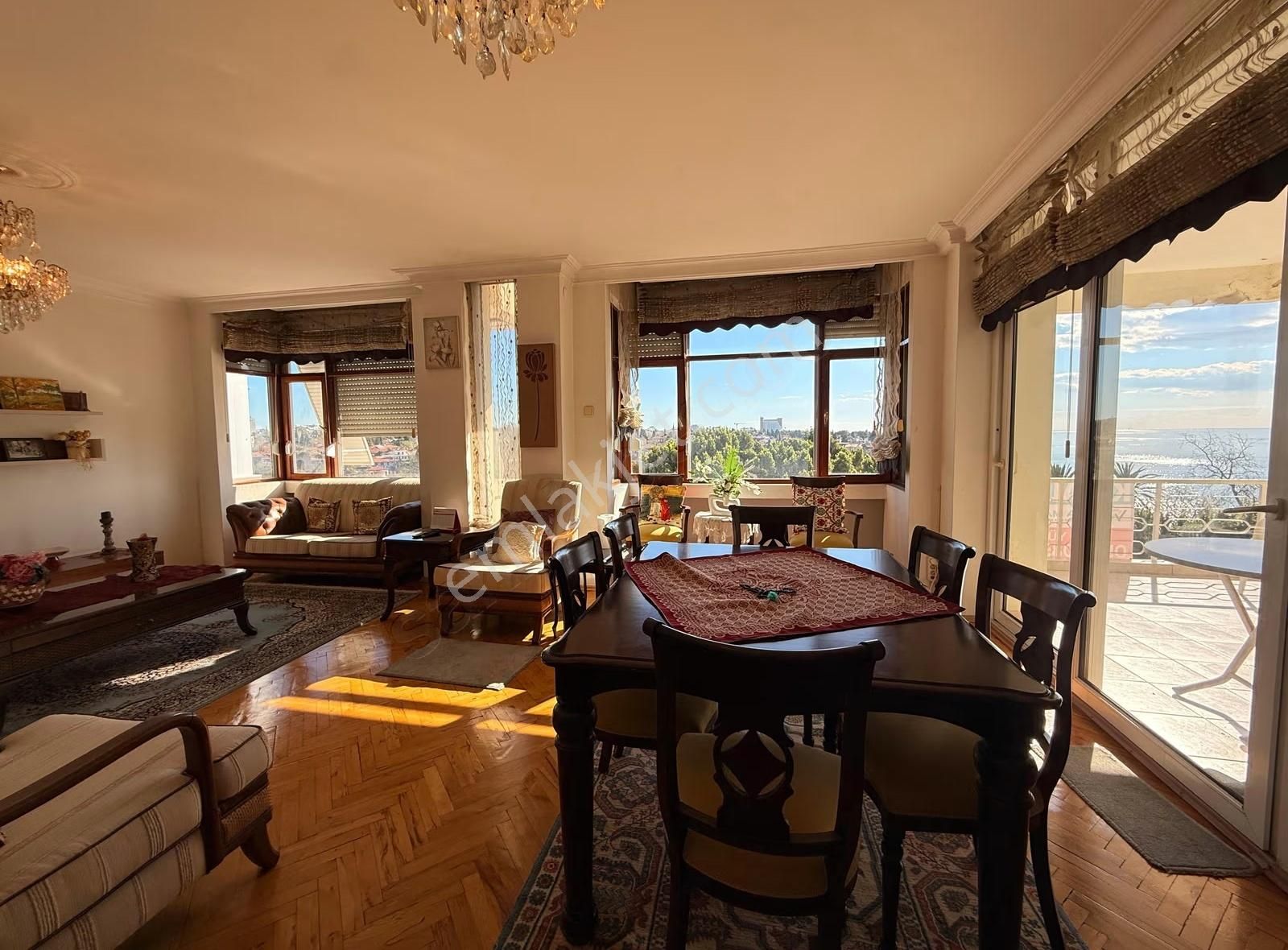 Cumhuriyet Meydanı'nda Deniz Manzaralı Eşyalı 3+1 Kiralık Daire - Görsel 12