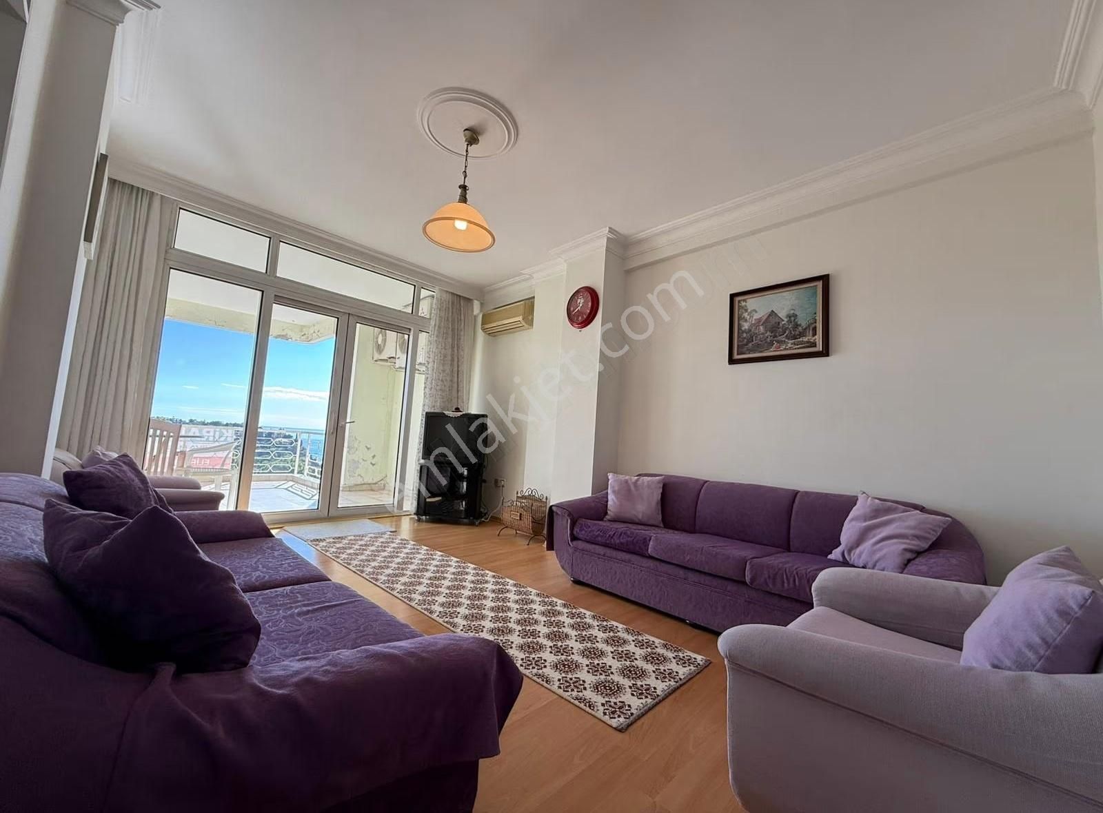 Cumhuriyet Meydanı'nda Deniz Manzaralı Eşyalı 3+1 Kiralık Daire - Görsel 8