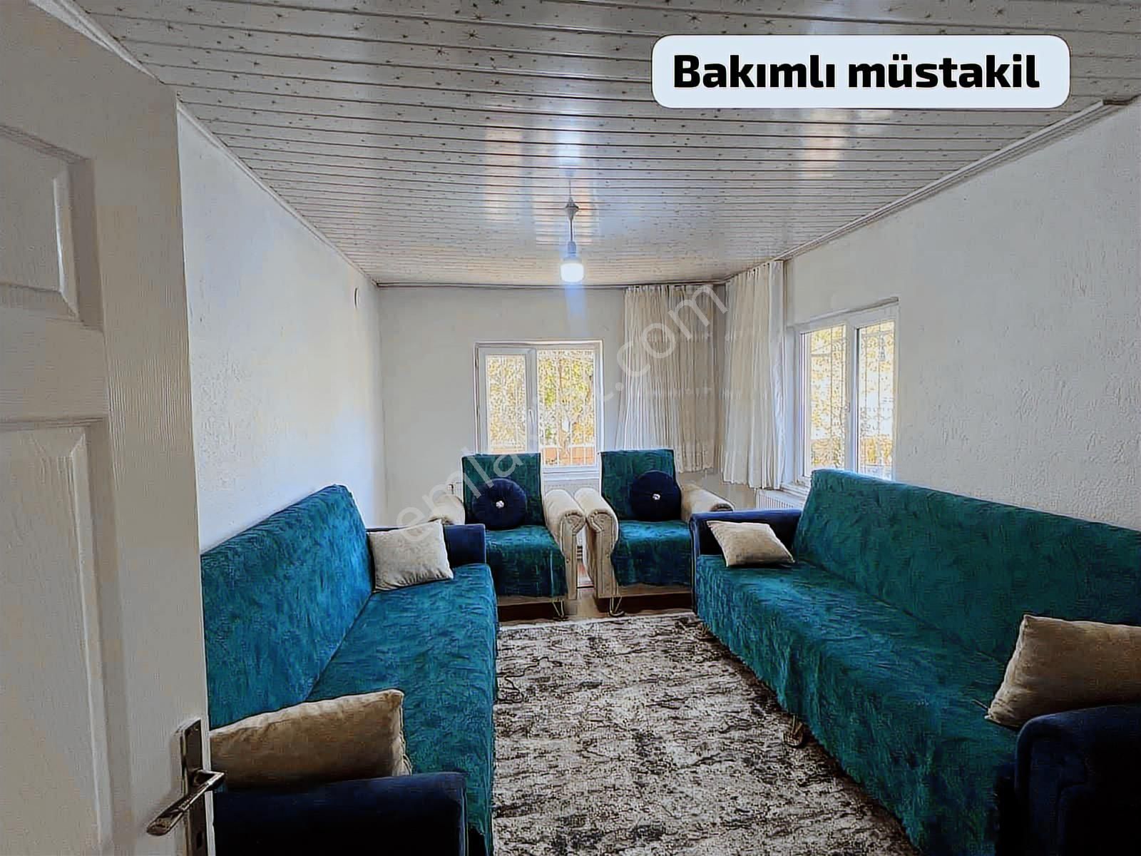 Alakova Mahallesinde 2 Katlı Girişleri Ayrı Müstakil Ev - Görsel 11