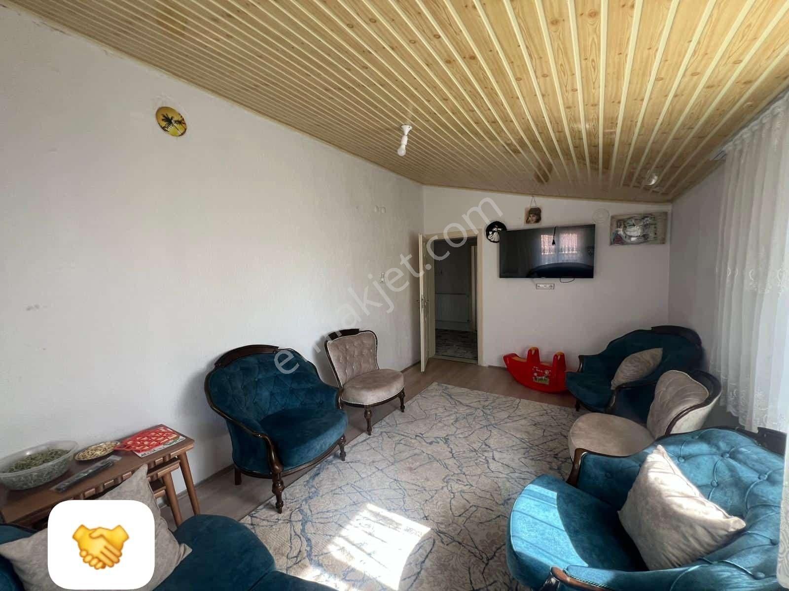 Alakova Mahallesinde 2 Katlı Girişleri Ayrı Müstakil Ev - Görsel 10