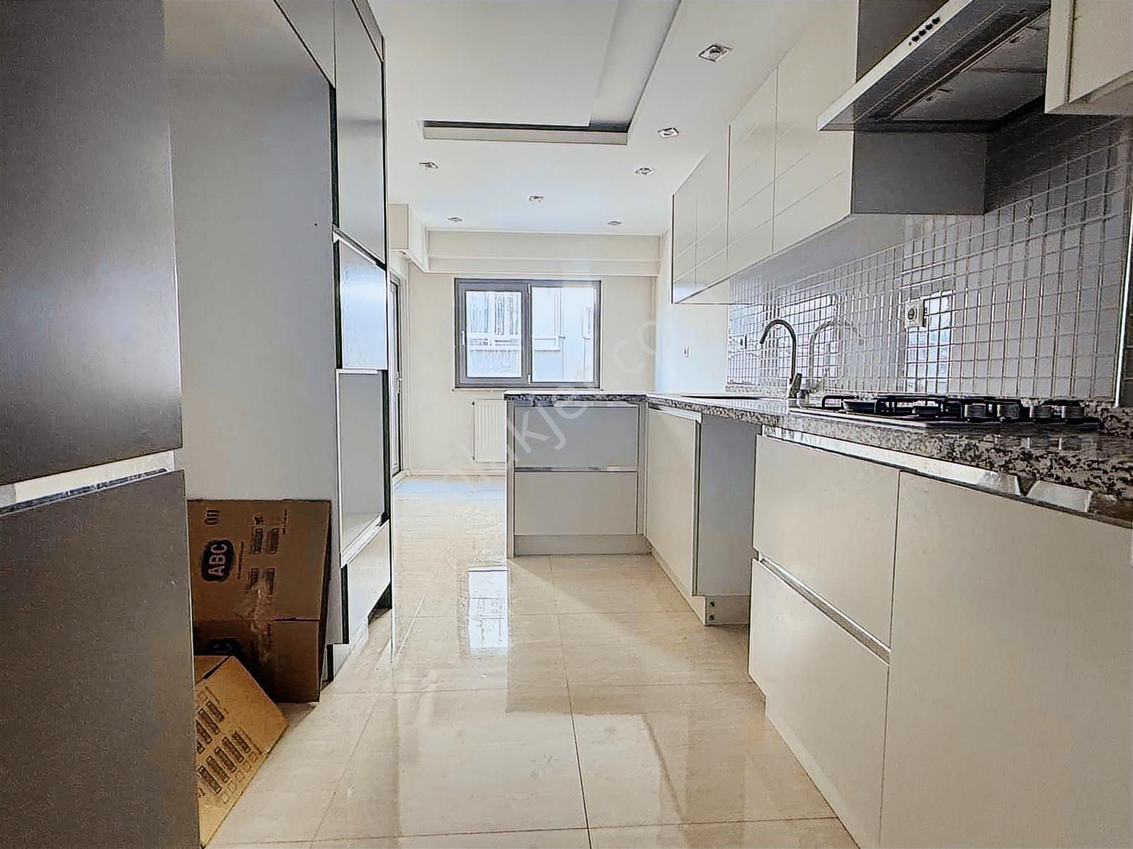 Binyapıdan İstiklal Caddesinde 3+1 Ara Kat Lüks Daire ! - Görsel 15