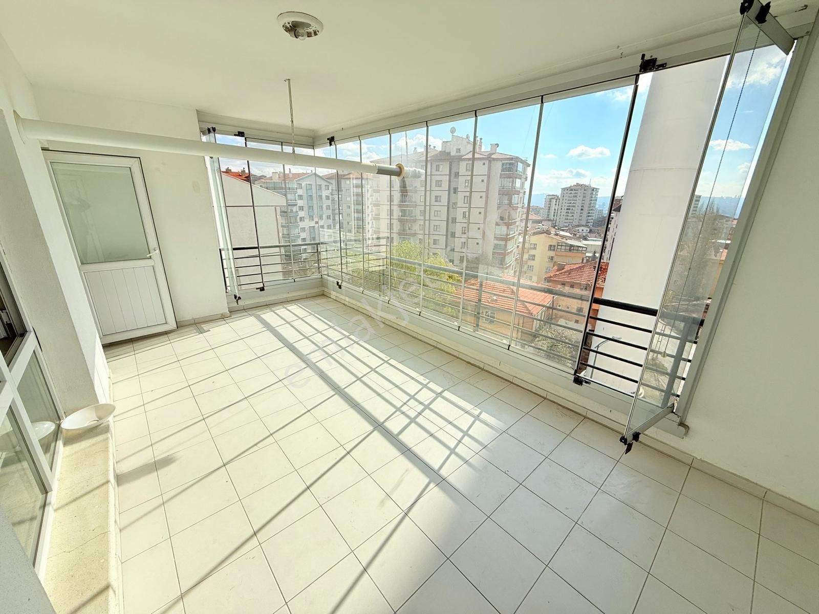 Barıştepe'de 3+1 Ara Katta Merkezi Konumunda Fırsat Daire Acilll - Görsel 7