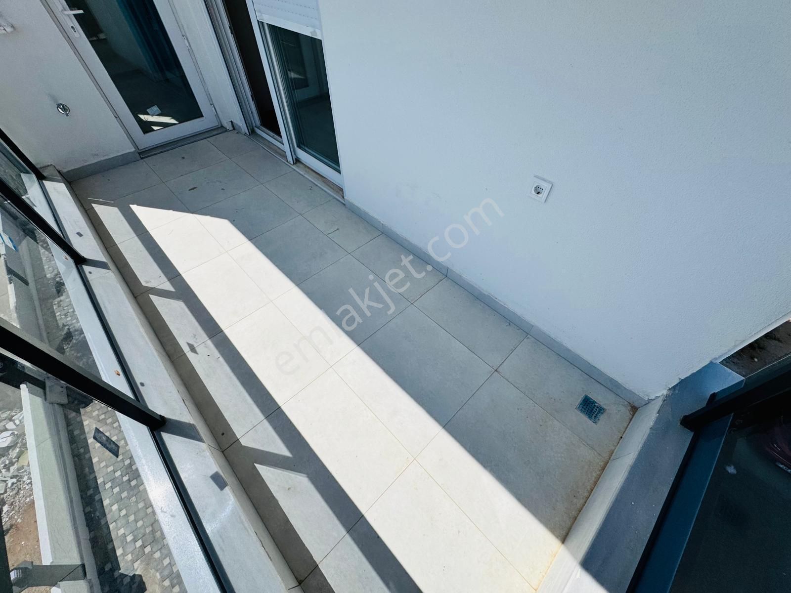 Aydoğmuşta Ulaşım Yakını İskanlı Asansörlü Ara Kat 2+1 - Görsel 12