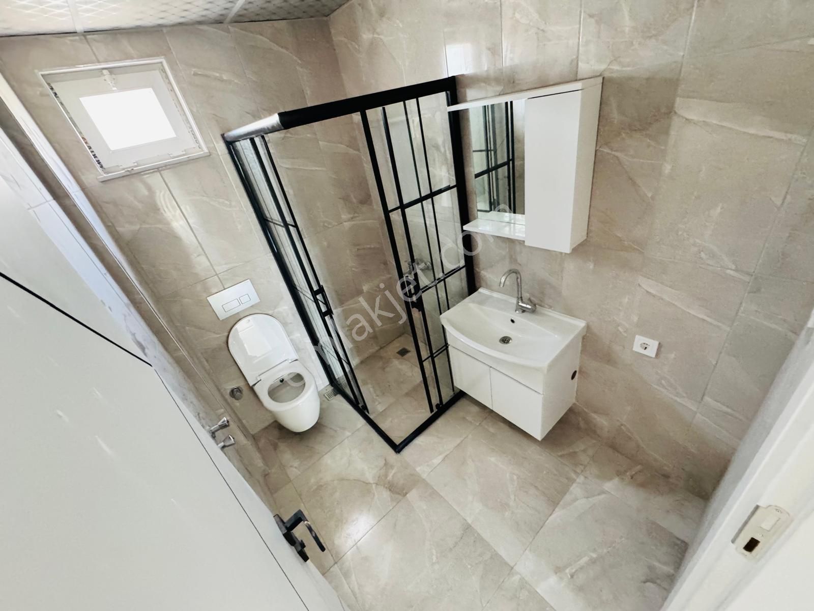 Aydoğmuşta Ulaşım Yakını İskanlı Asansörlü Ara Kat 2+1 - Görsel 20