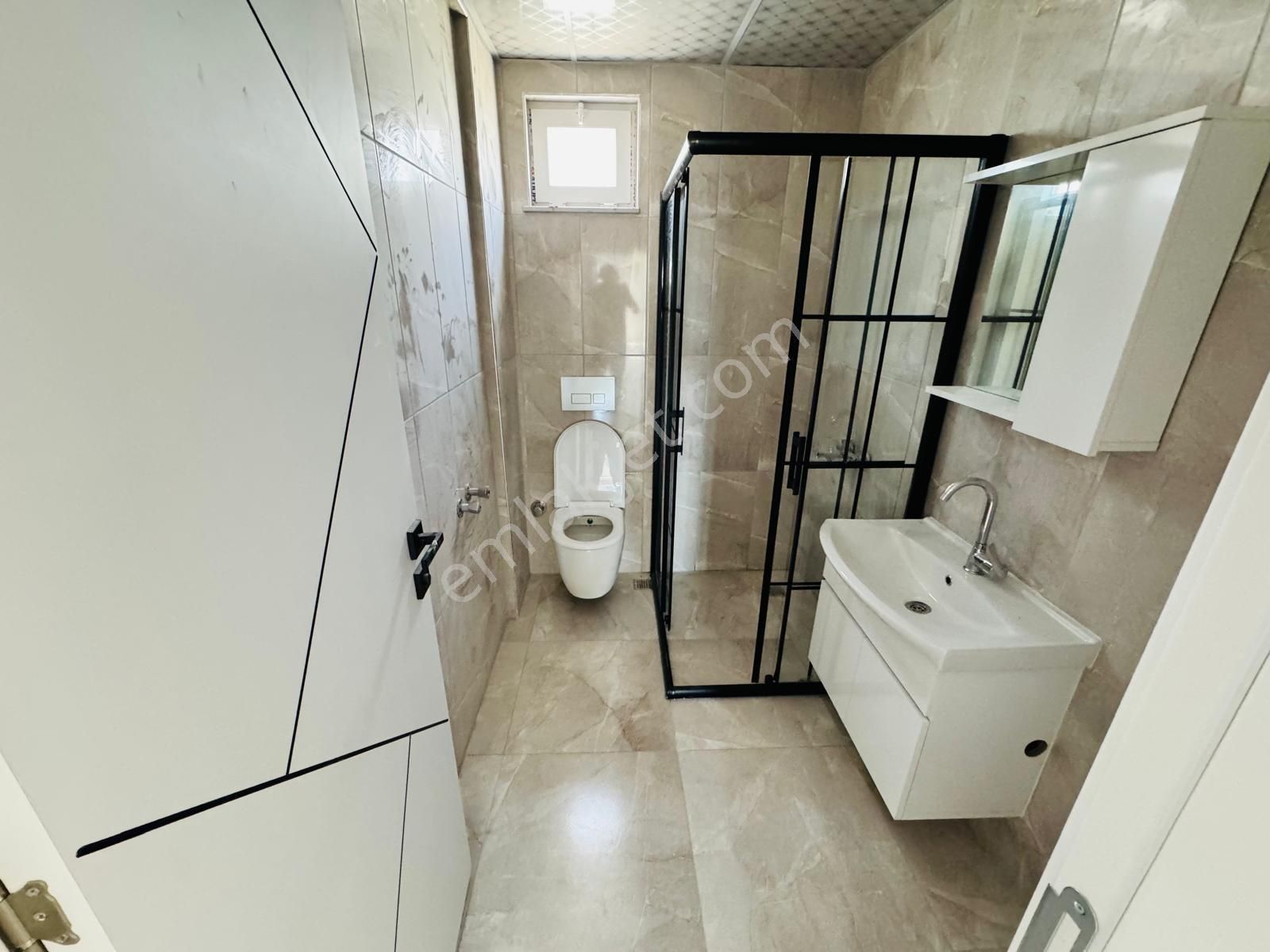 Aydoğmuşta Ulaşım Yakını İskanlı Asansörlü Ara Kat 2+1 - Görsel 8