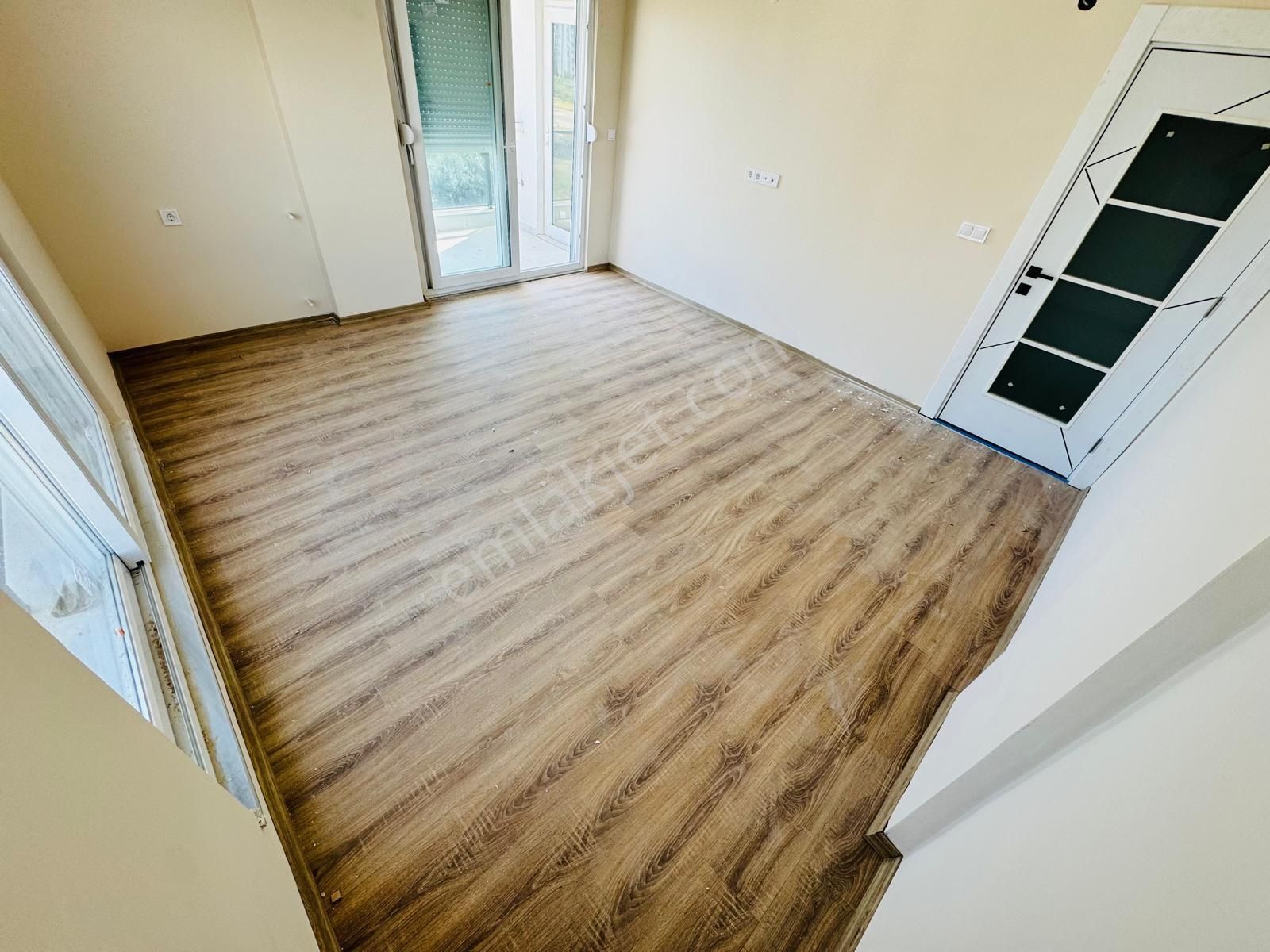 Aydoğmuşta Ulaşım Yakını İskanlı Asansörlü Ara Kat 2+1 - Görsel 4