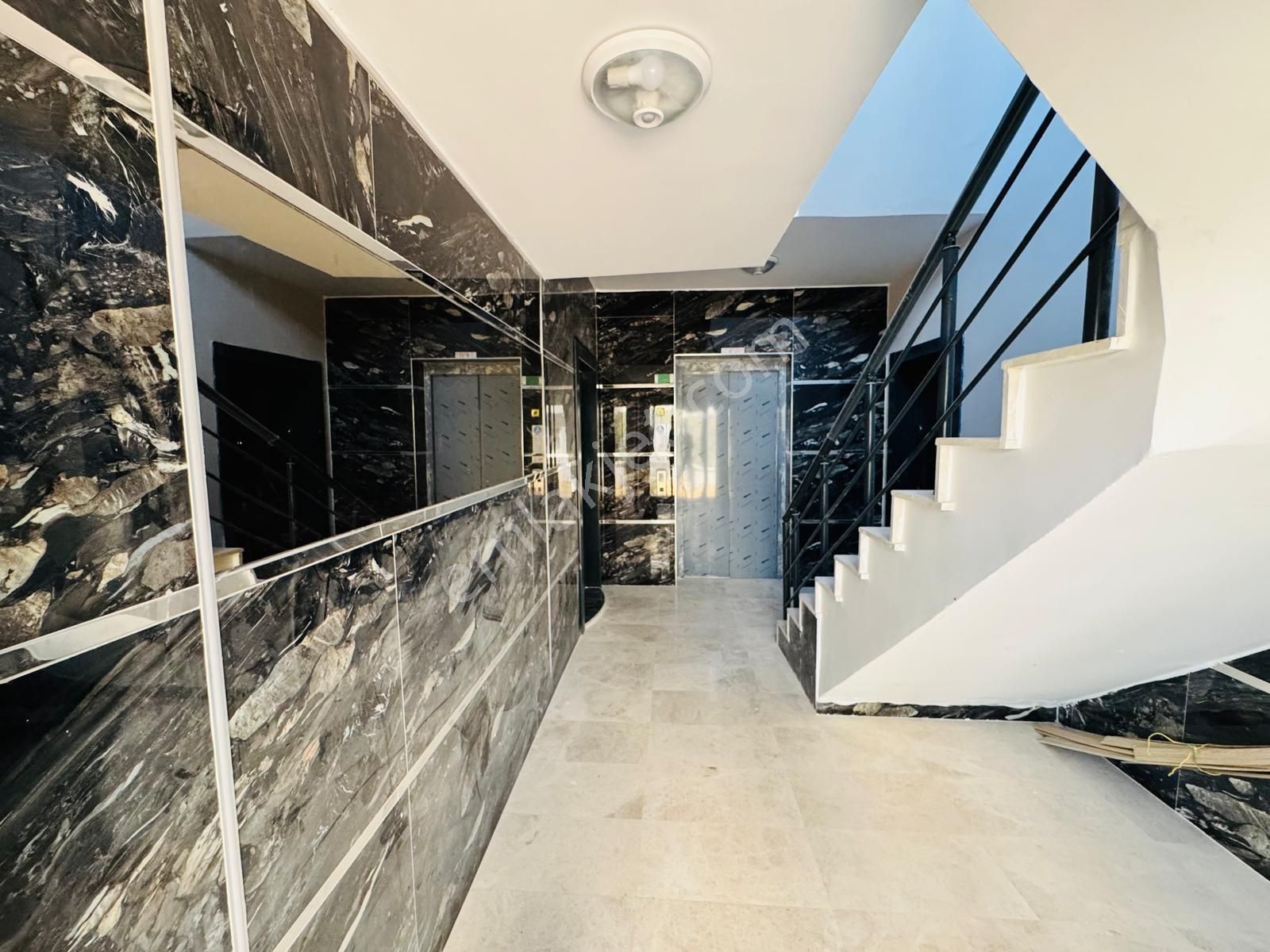 Aydoğmuşta Ulaşım Yakını İskanlı Asansörlü Ara Kat 2+1 - Görsel 25