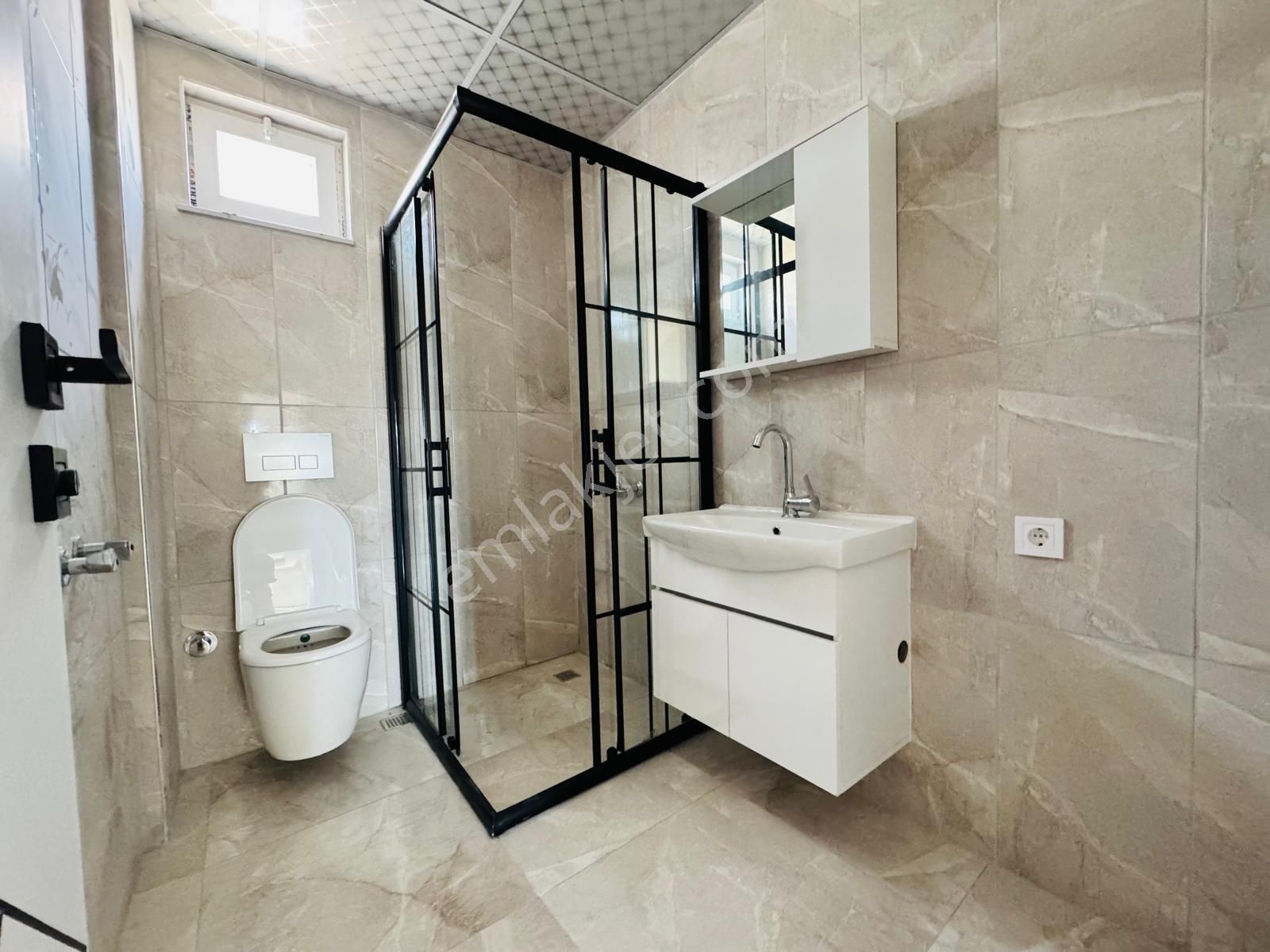 Aydoğmuşta Ulaşım Yakını İskanlı Asansörlü Ara Kat 2+1 - Görsel 17