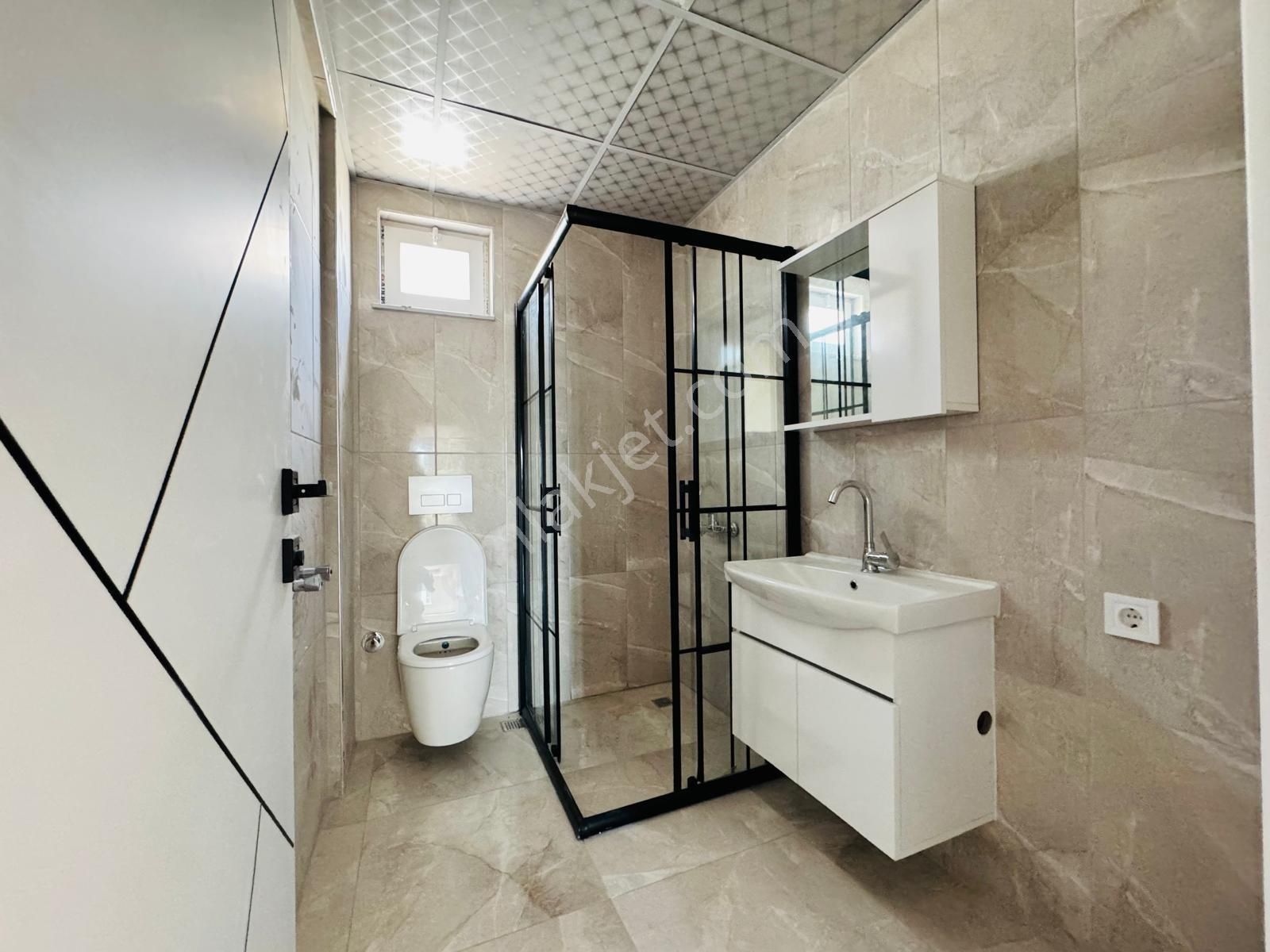 Aydoğmuşta Ulaşım Yakını İskanlı Asansörlü Ara Kat 2+1 - Görsel 18