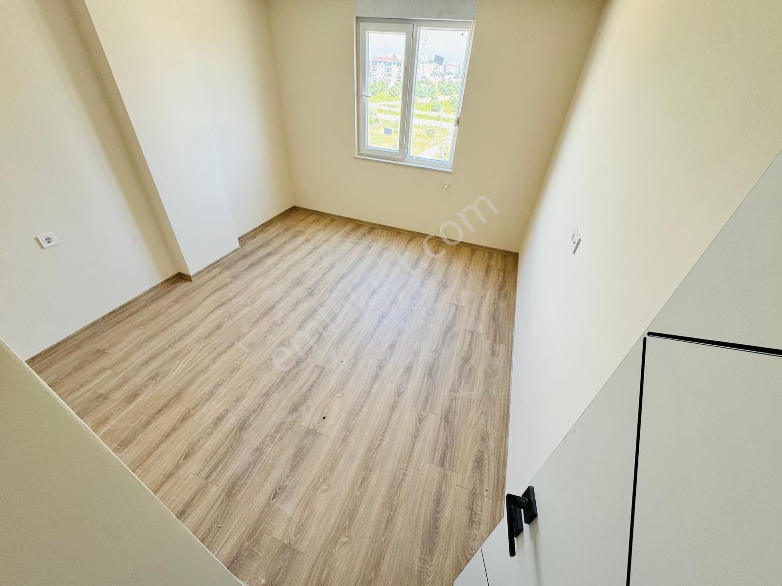 Aydoğmuşta Ulaşım Yakını İskanlı Asansörlü Ara Kat 2+1 - Görsel 11