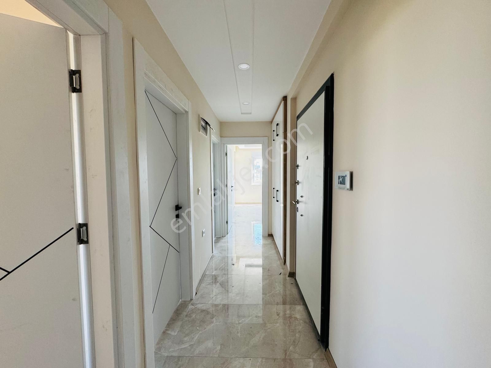 Aydoğmuşta Ulaşım Yakını İskanlı Asansörlü Ara Kat 2+1 - Görsel 14