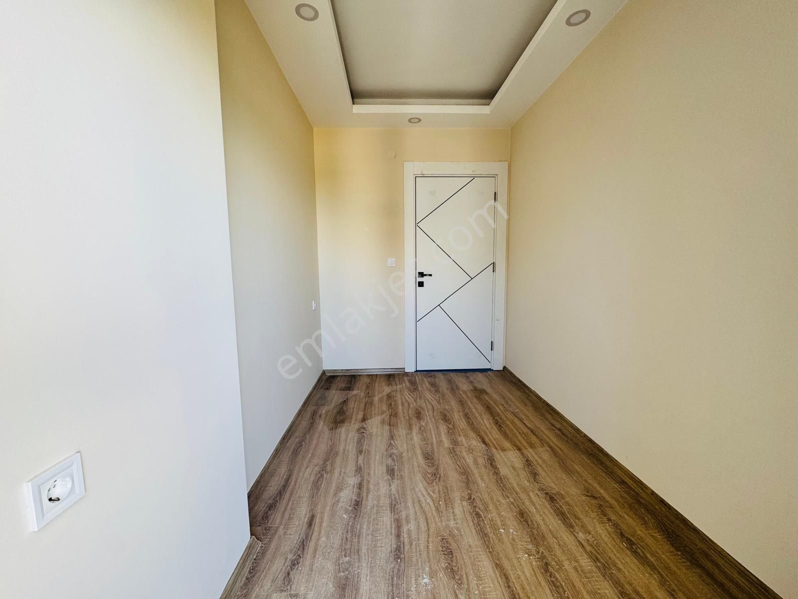 Aydoğmuşta Ulaşım Yakını İskanlı Asansörlü Ara Kat 2+1 - Görsel 24