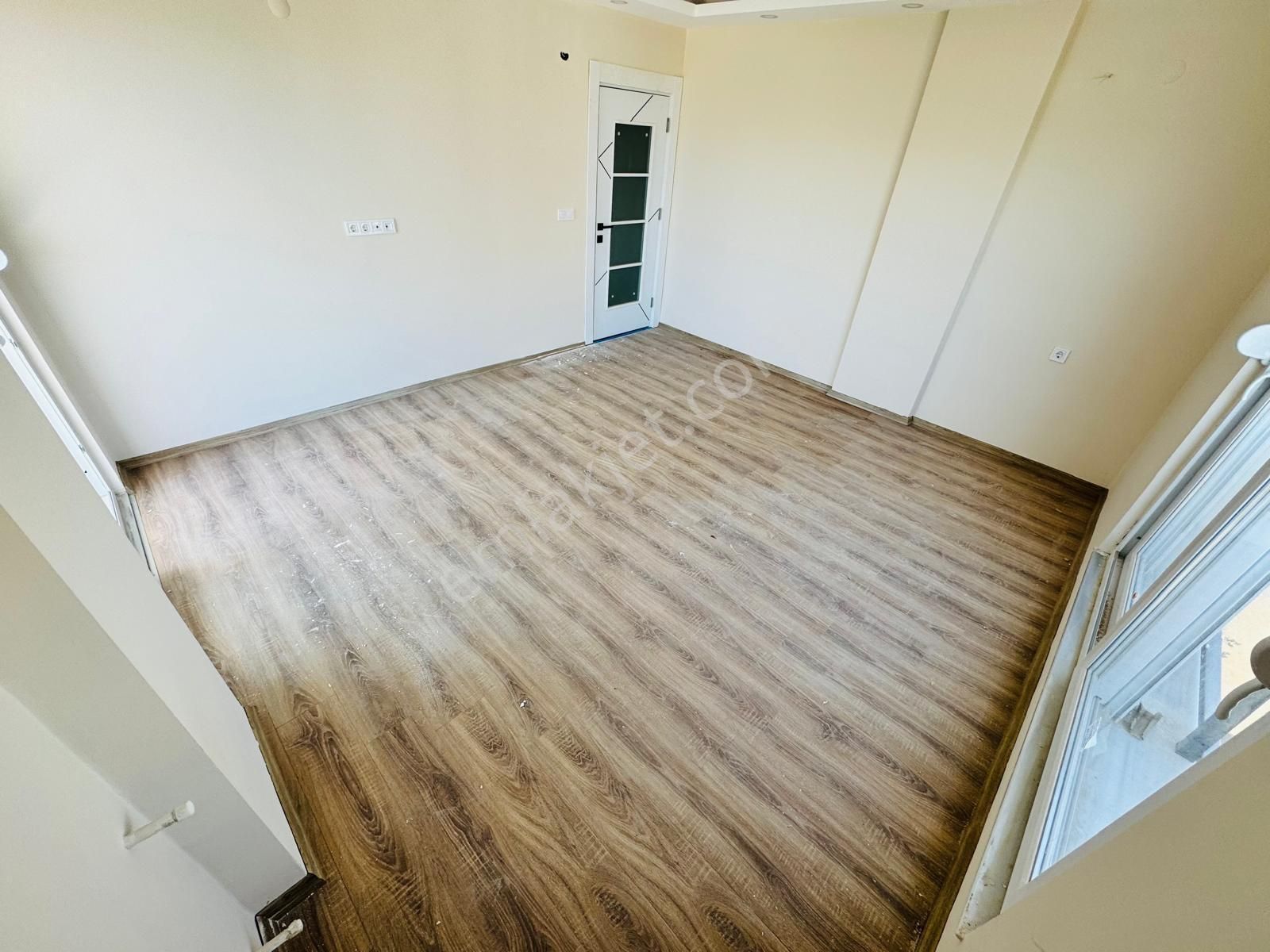 Aydoğmuşta Ulaşım Yakını İskanlı Asansörlü Ara Kat 2+1 - Görsel 3