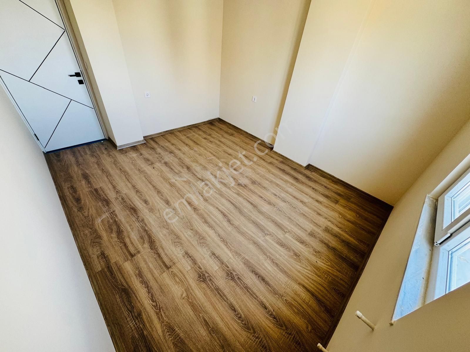 Aydoğmuşta Ulaşım Yakını İskanlı Asansörlü Ara Kat 2+1 - Görsel 13