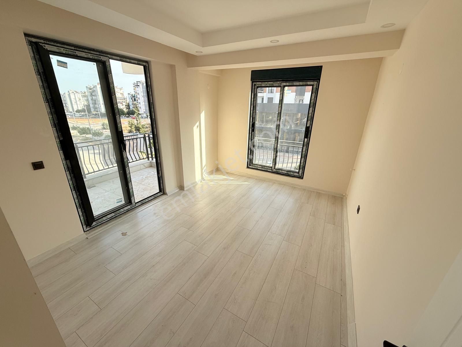 Havuzlu Site İçi Ulaşıma Yakın Pazar Market Yanı 2+1