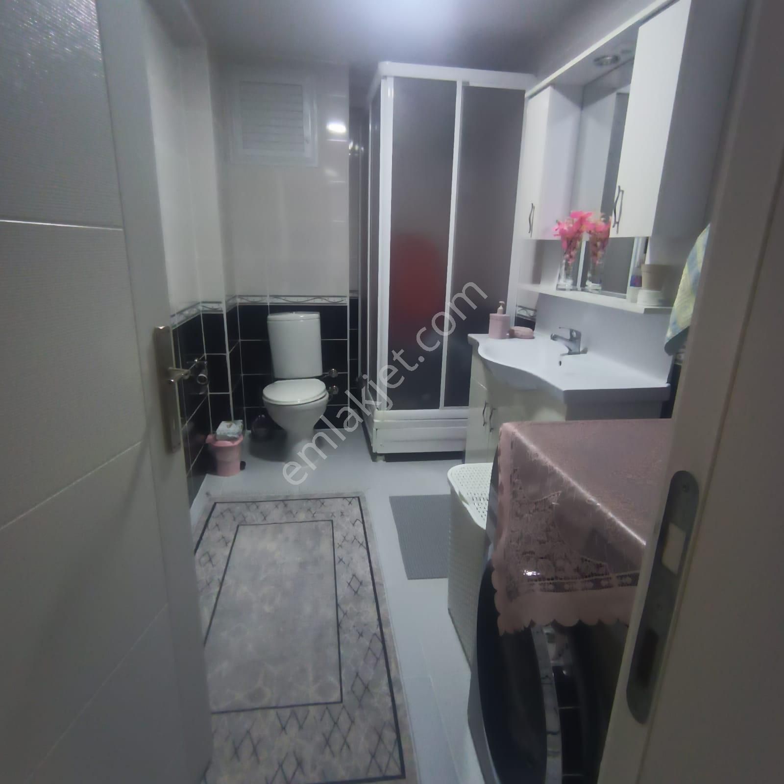 Reşadiye Mahallesi Ramazan Sıdıka Apartmanında İskanlı Kapalı Otoparklı Geniş 2+1 - Görsel 6