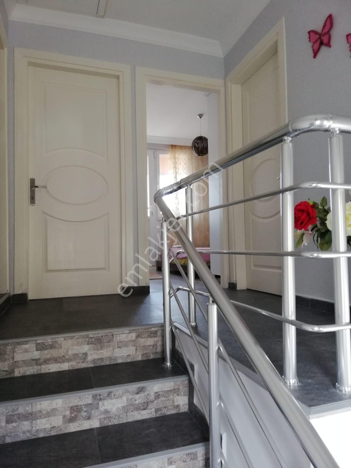 Yeni Foçada Denize Yürüme Mesafesinde 3+1 Satılık Villa - Görsel 12