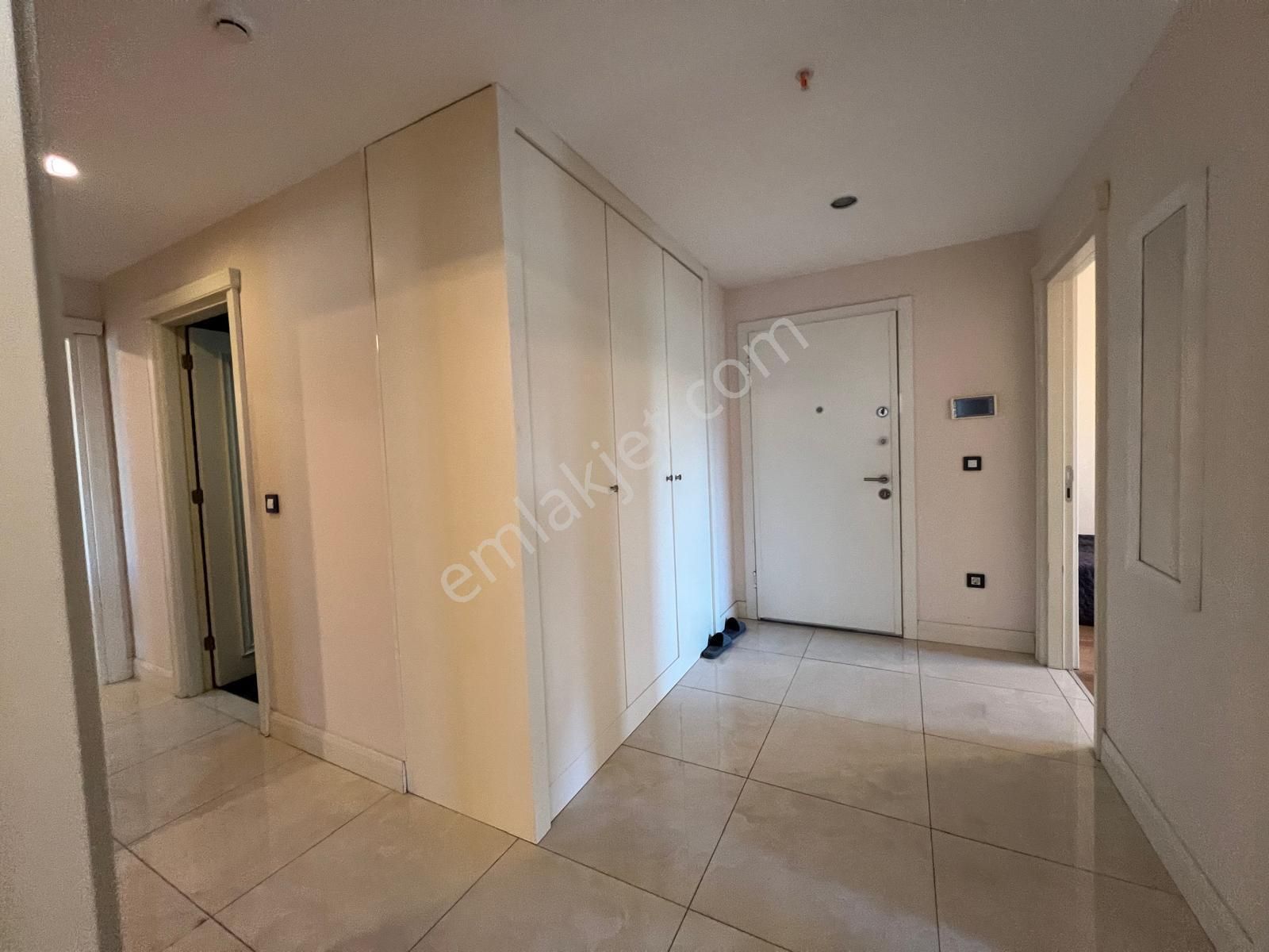 Kiptaş Venezia Mega'da Satılık 3+1 Boş Avm Mnz. Balkonlu Ful Eşyalı Daire - Görsel 5