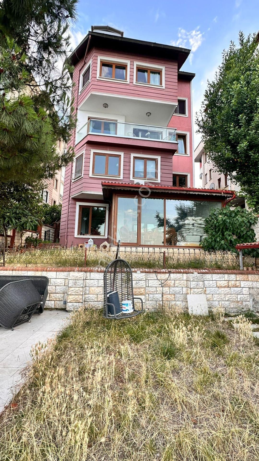 Trabzon Akçaabat Söğütlüde Kiralık Eşyalı Dubleks Daire