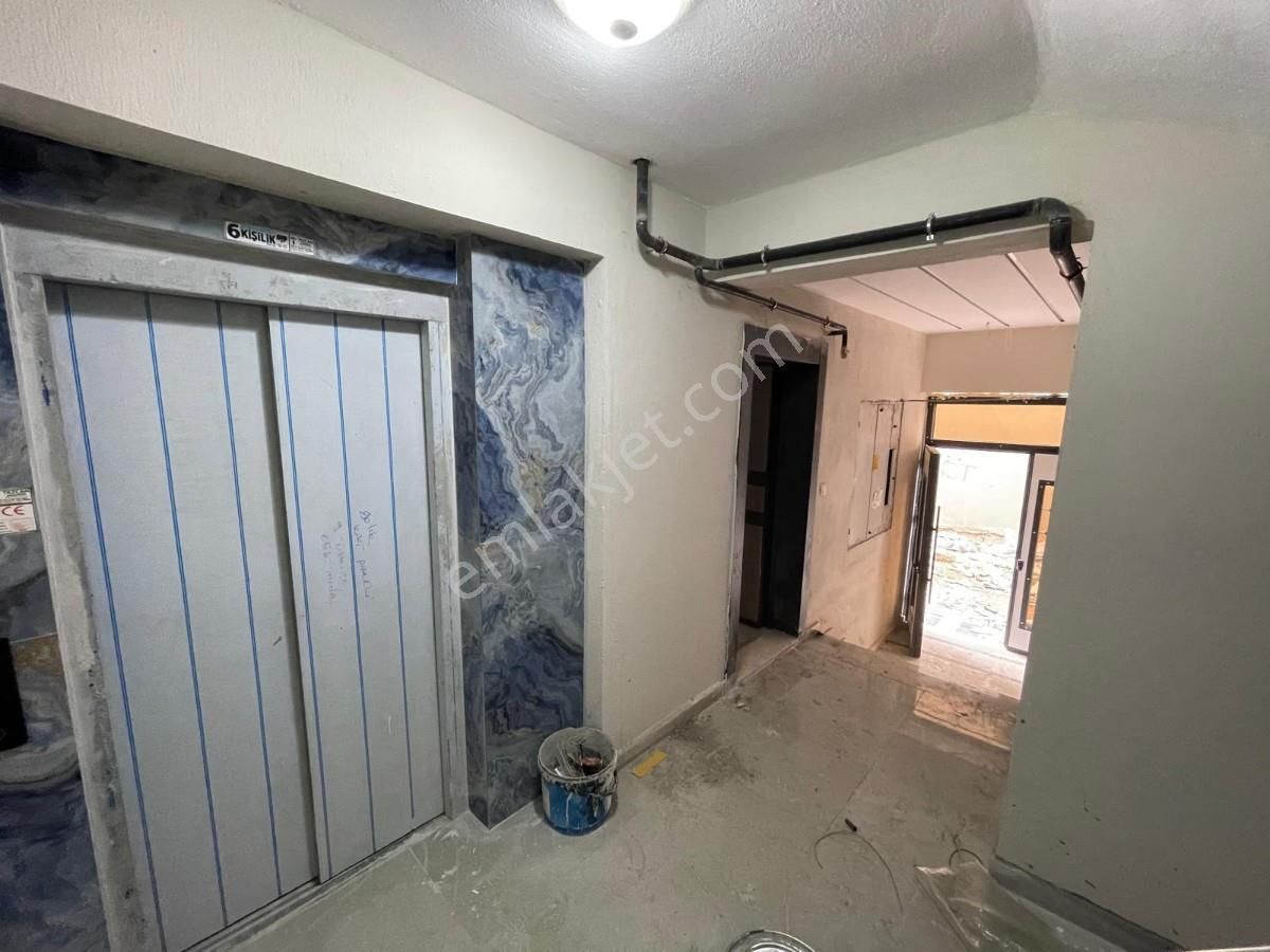 Buca Hürriyet Mahallesi 3 Cepheli Satılık 1+1 Daire - Görsel 3