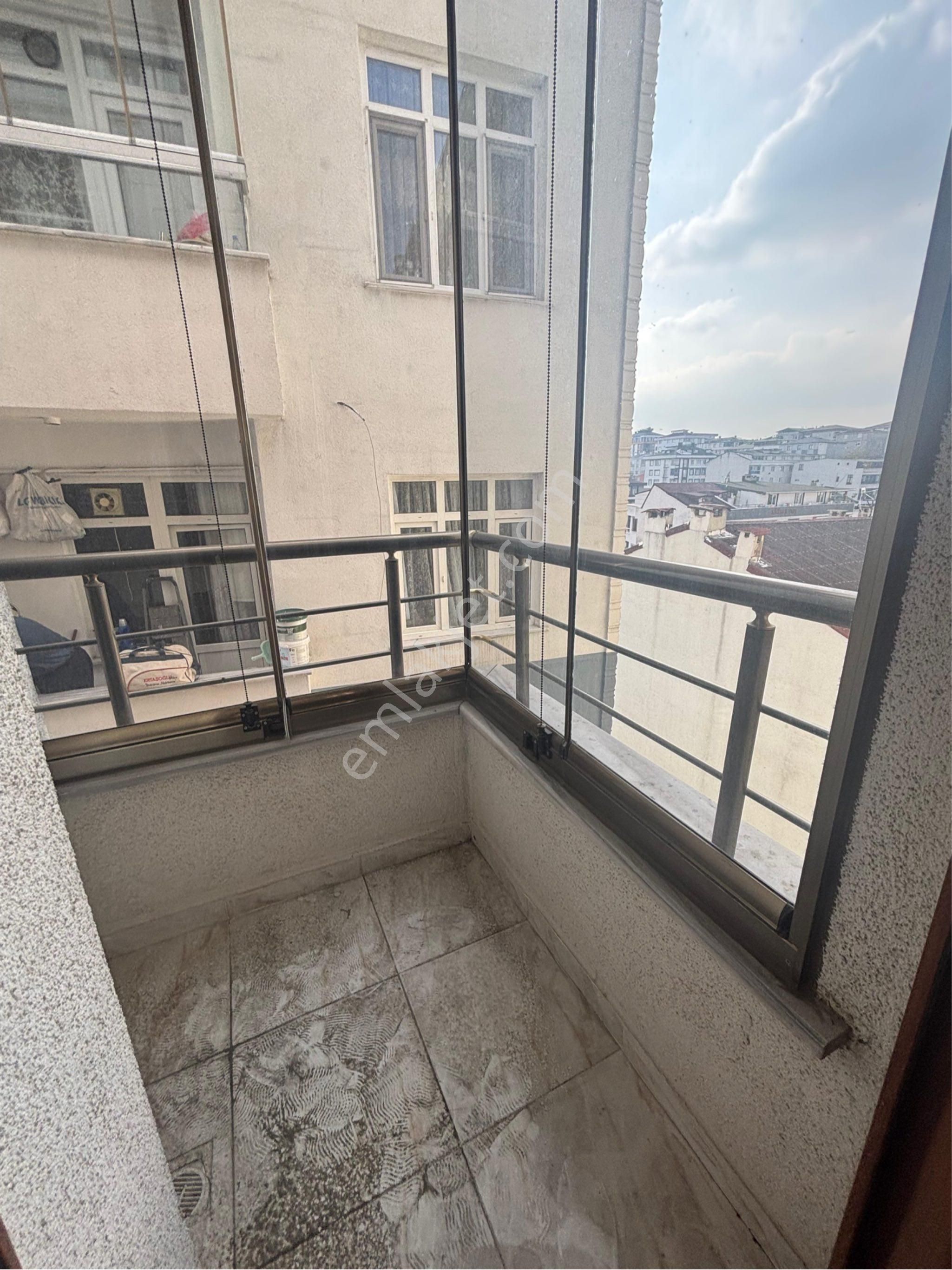 Başakşehir Güvercintepe Mahallesinde Satılık Merkezi Konumda 2+1 Arakat - Görsel 2