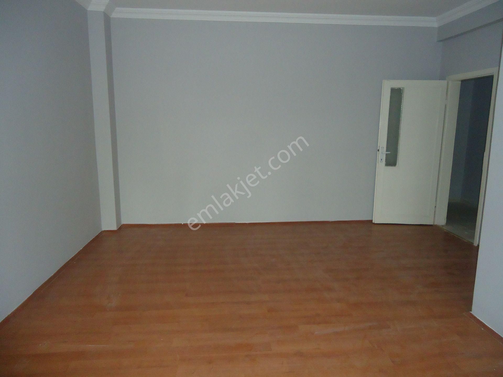 Aydınlıkevlerde Salonu Bağımsız Satılık Daire Gizem Emlaktan - Görsel 8