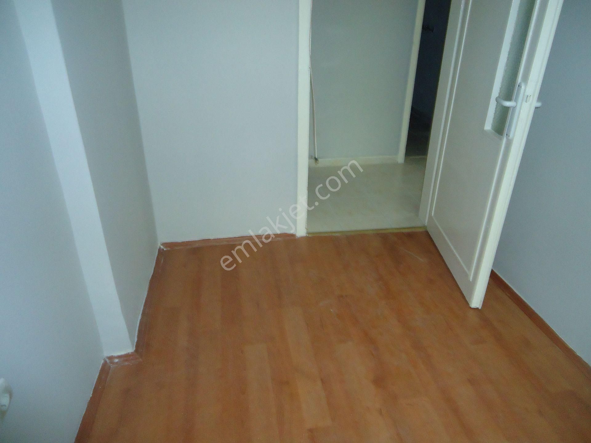 Aydınlıkevlerde Salonu Bağımsız Satılık Daire Gizem Emlaktan - Görsel 17