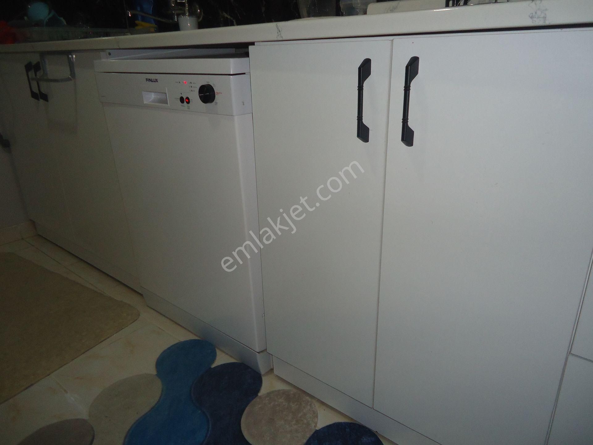 Aydınlıkevlerde Salonu Bağımsız Satılık Daire Gizem Emlaktan - Görsel 3