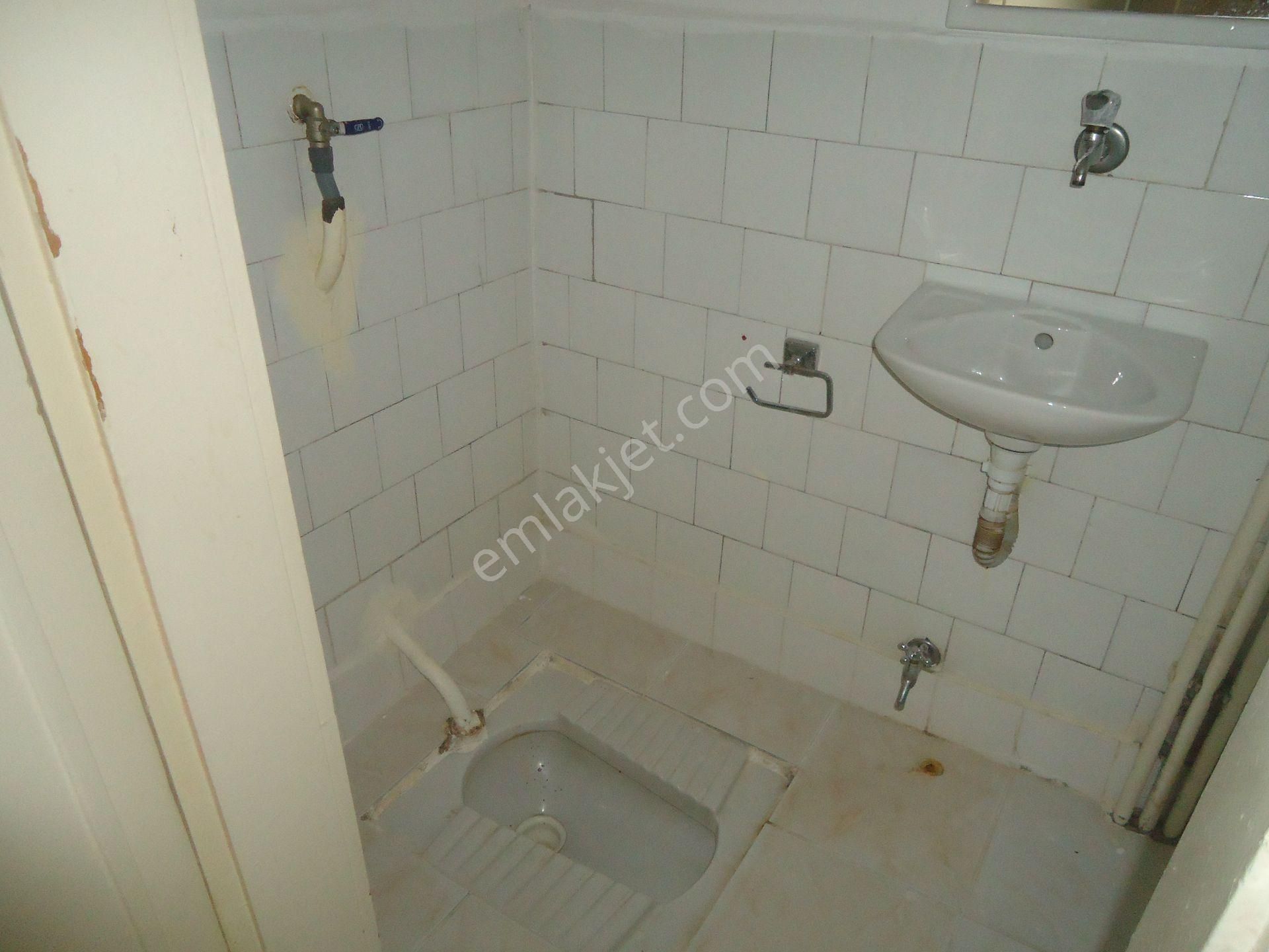 Aydınlıkevlerde Salonu Bağımsız Satılık Daire Gizem Emlaktan - Görsel 15