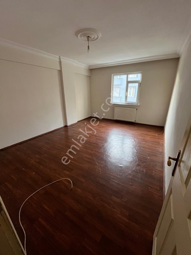 Ümraniye Çakmak Mahallesi Tavukçuyolu Caddesi Özduru Sokak 3.kat 3 +1 Kiralık Daire Ev Metro Yürüme - Görsel 3