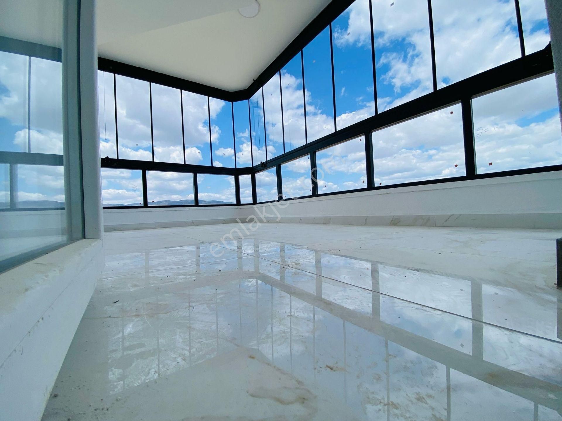 Merkezin İçinde İskanlı İşçilik Harikası Ultra Lüks Arakat 3+1 - Görsel 17