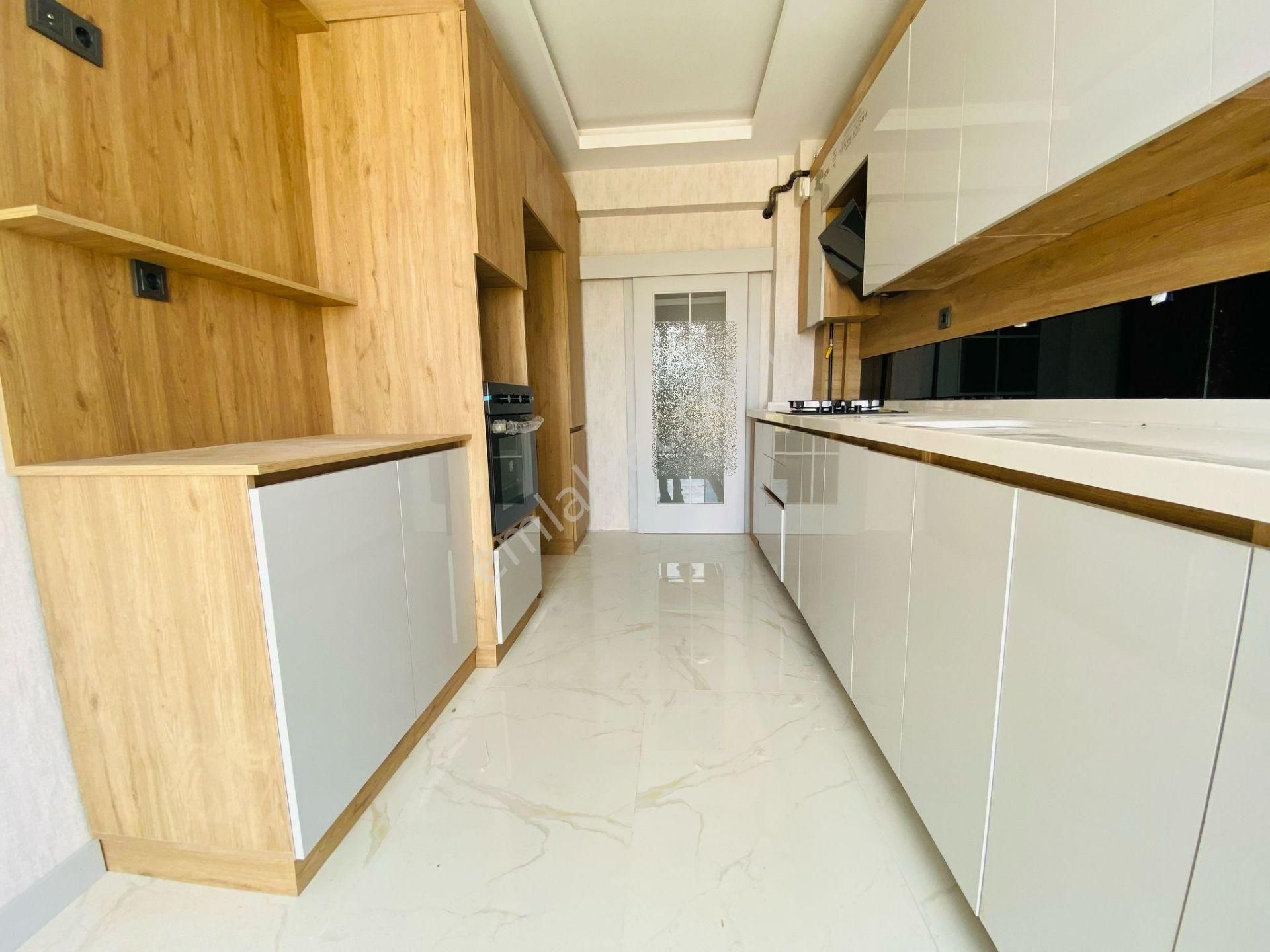 Merkezin İçinde İskanlı İşçilik Harikası Ultra Lüks Arakat 3+1 - Görsel 16