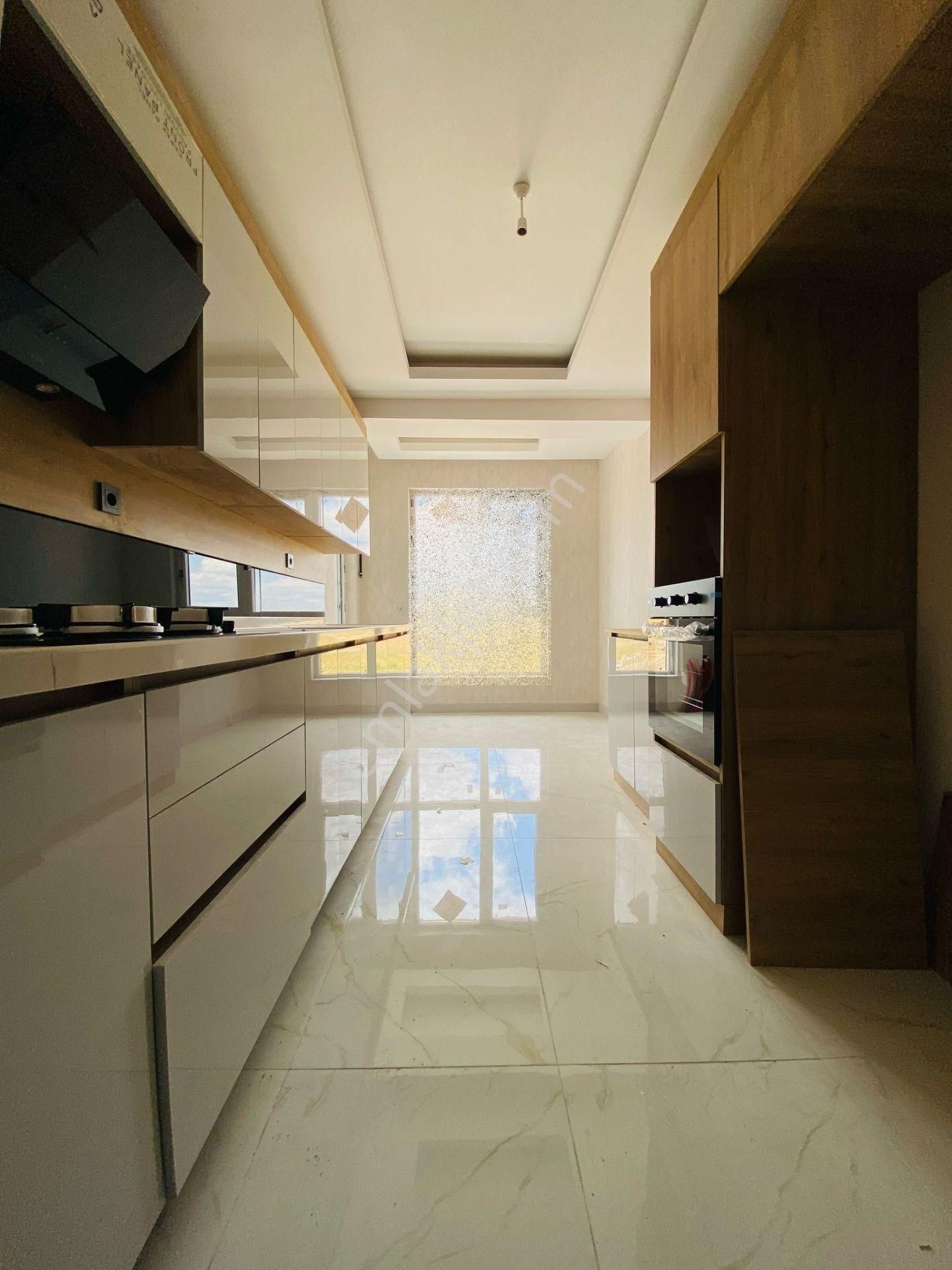 Merkezin İçinde İskanlı İşçilik Harikası Ultra Lüks Arakat 3+1 - Görsel 15